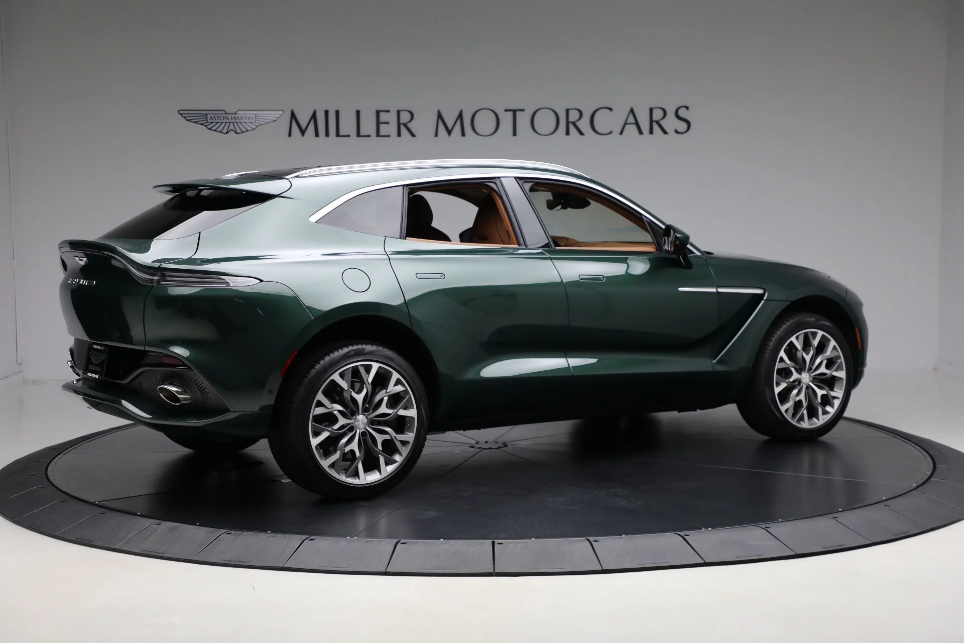mph007_1624768911_Used_2022_Aston_Martin_DBX_f1a75e2876