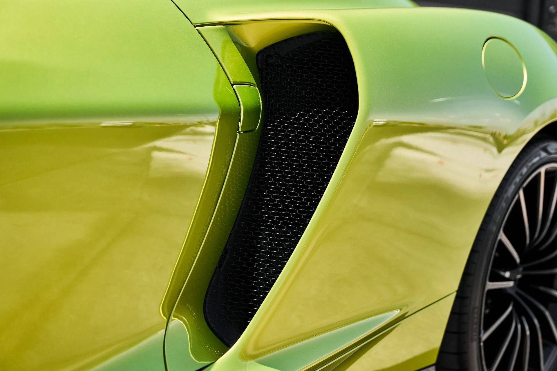 mph007_1627602666_Used_2023_Mc_Laren_GT_Base_1781809928_8c129694c7