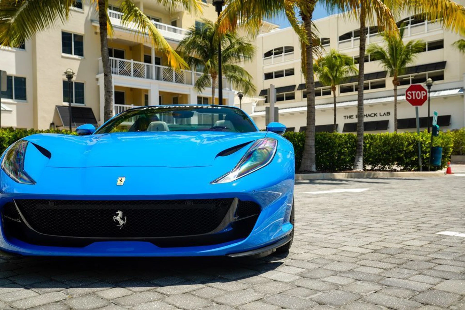 mph007_1628736337_used_2022_ferrari_812_gts_convertible_14354_22898644_8_1024_dc05f39af4