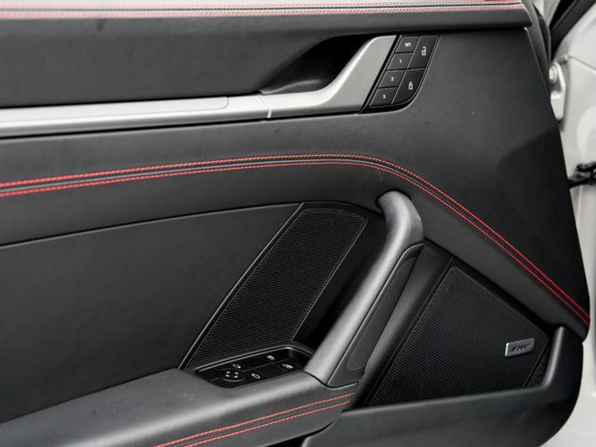 mph007_1640360471_z_M_Dd_P6r_Hrrcd_M_Dv_Ey8w_Vz_Eg_K6_Uo_a7edf55f79