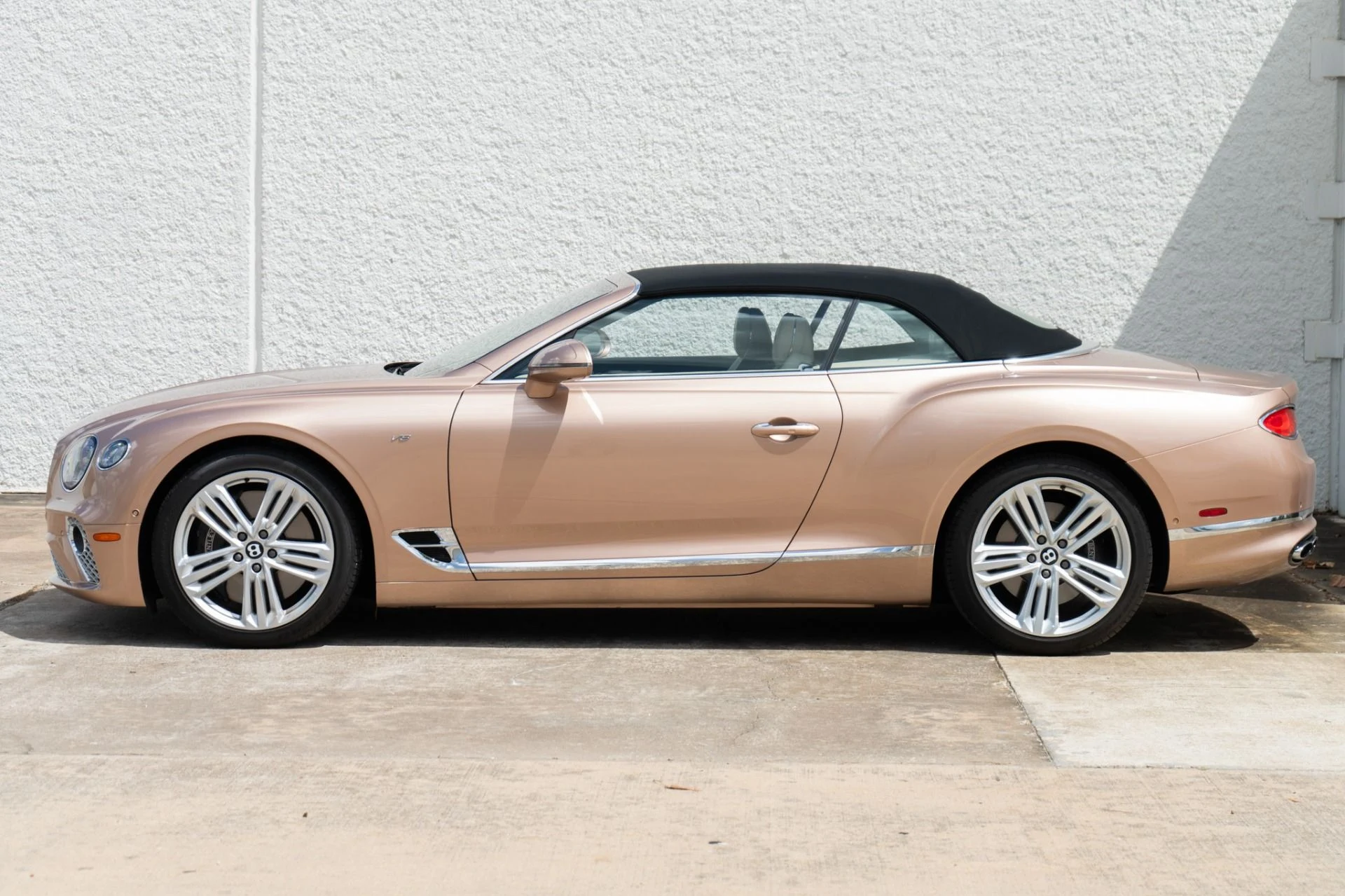 mph007_1663837321_Used_2022_Bentley_Continental_GTC_V8_1789509721_cf3a2b8427