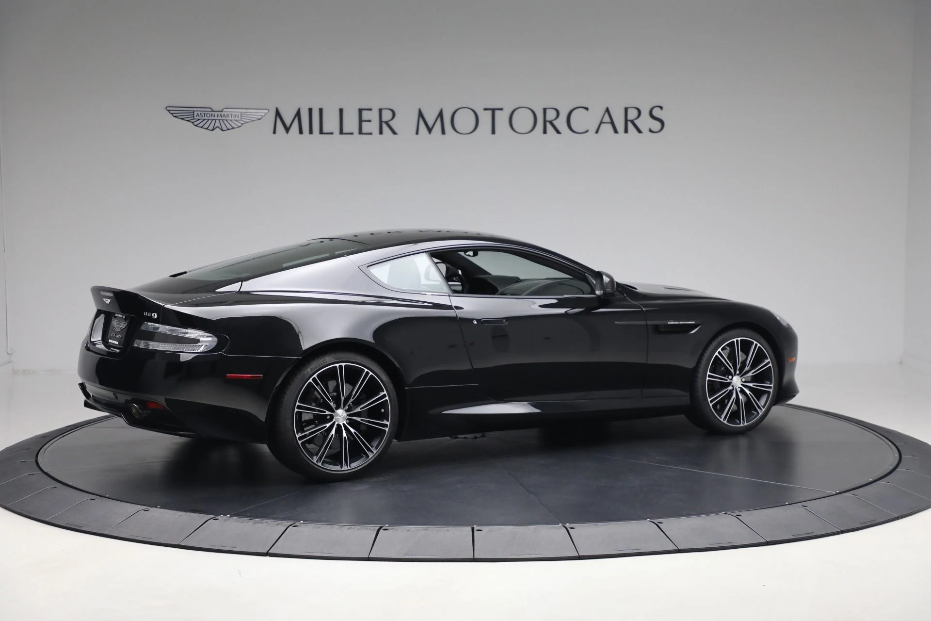 mph007_1675978128_Used_2015_Aston_Martin_DB_9_Carbon_Edition_bcce430f64