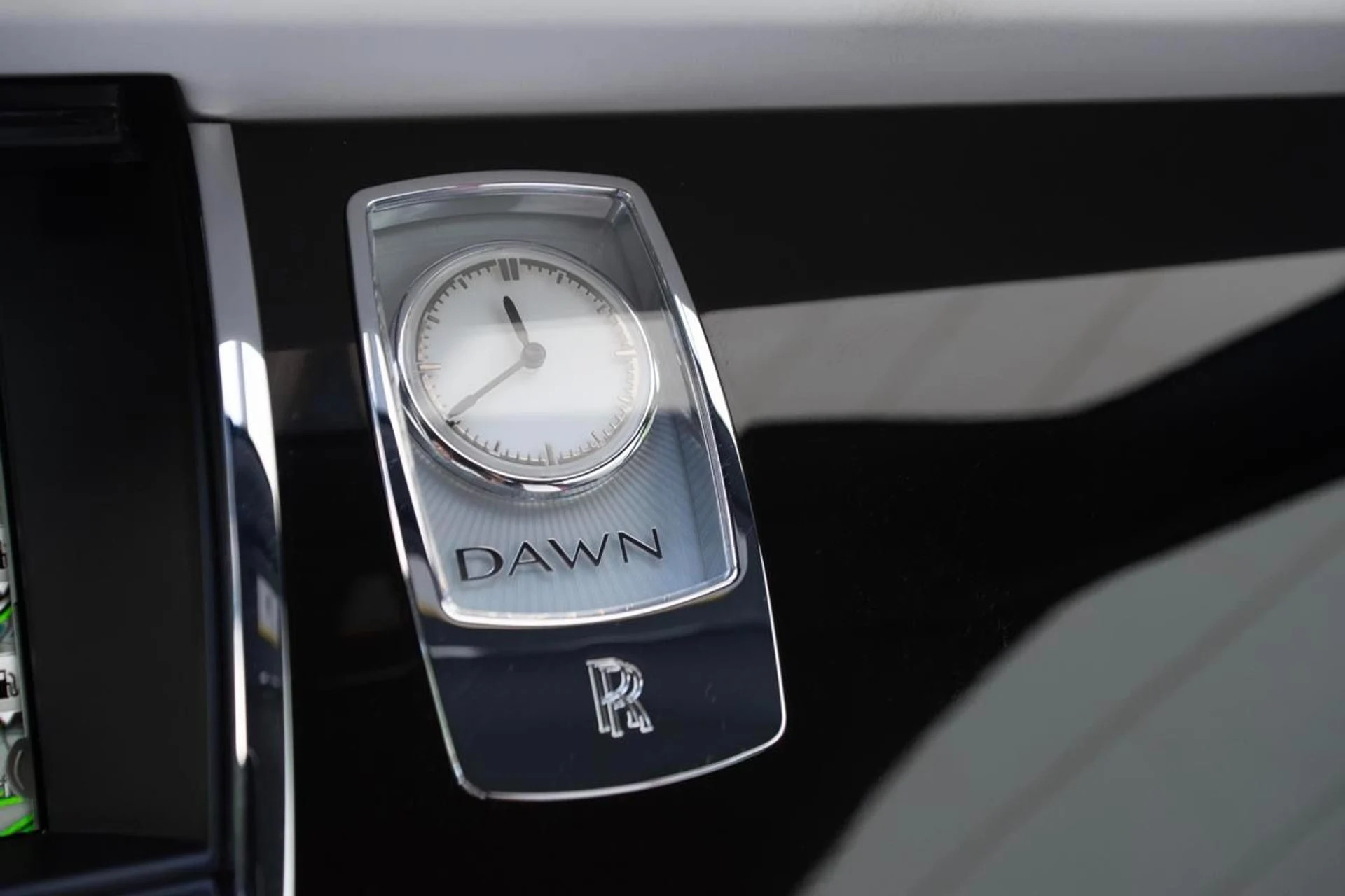 mph007_167751615_Used_2018_Rolls_Royce_Dawn_1724424389_30a68f225a