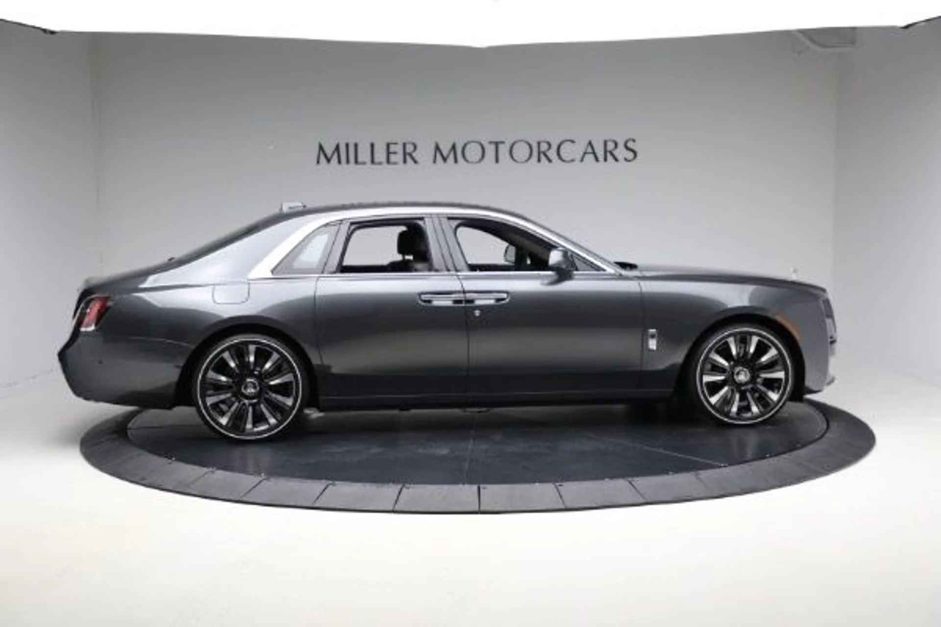 mph007_1677966590_Used_2024_Rolls_Royce_Ghost_e8a0fc9f64