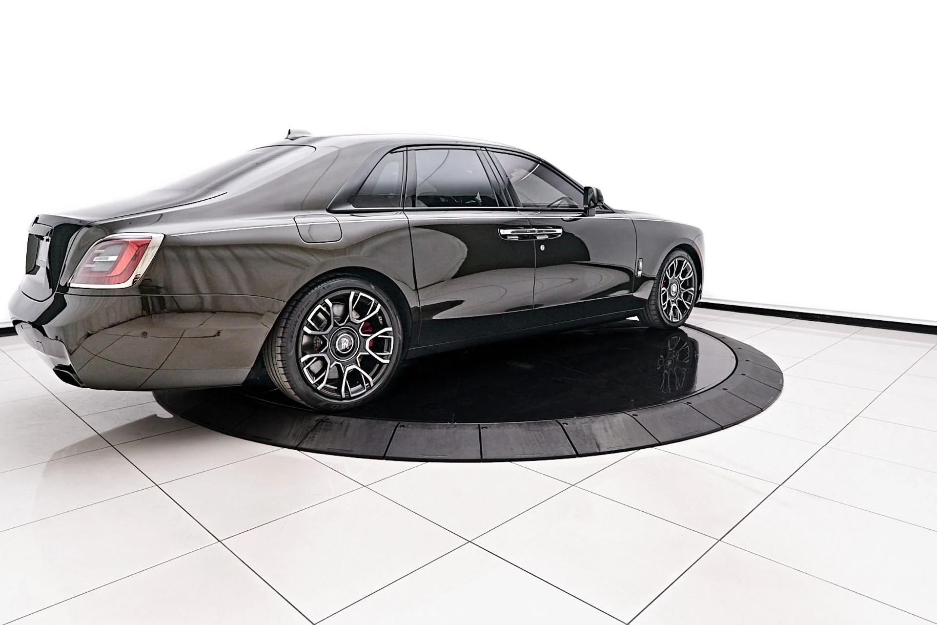 mph007_1681217626_Used_2023_Rolls_Royce_Ghost_Black_Badge_1735615425_208dd5ba5b