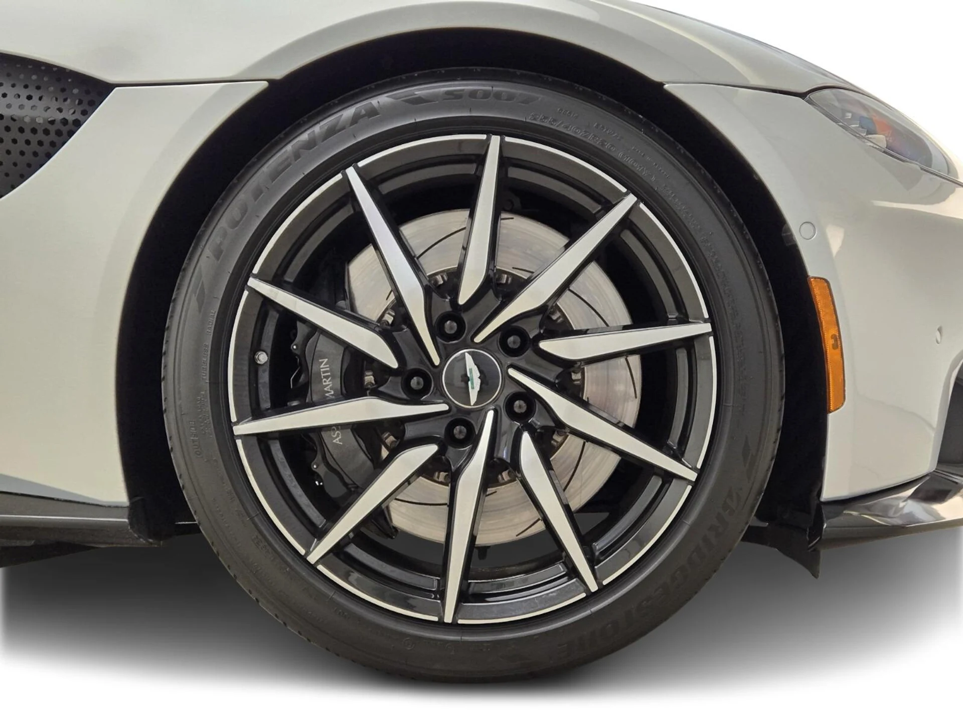 mph007_1683904066_Used_2019_Aston_Martin_Vantage_1756191172_96d97e0ef2