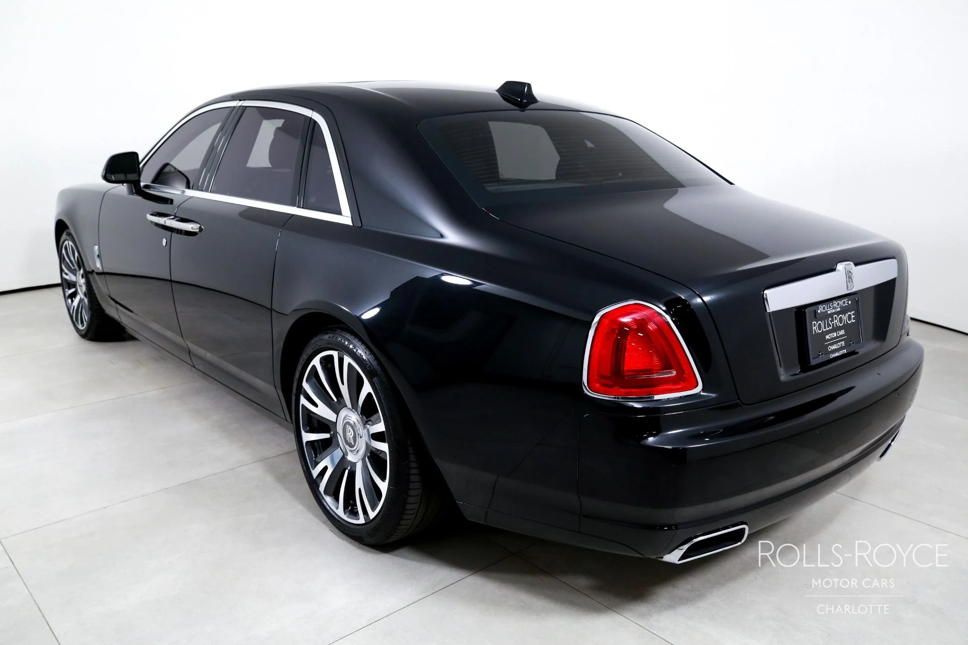 mph007_1693950810_Used_2019_Rolls_Royce_Ghost_1769449572_a6283327bb