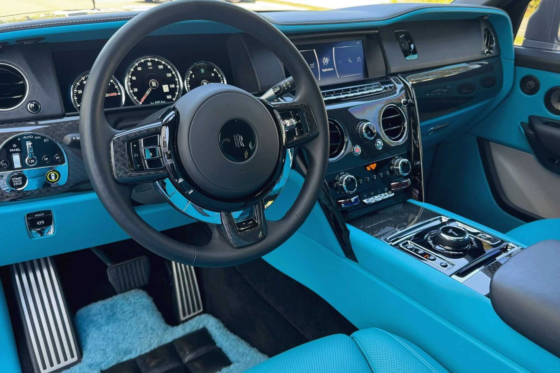 mph007_169833954_Used_2022_Rolls_Royce_Black_Badge_Cullinan_1758544859_019d459871