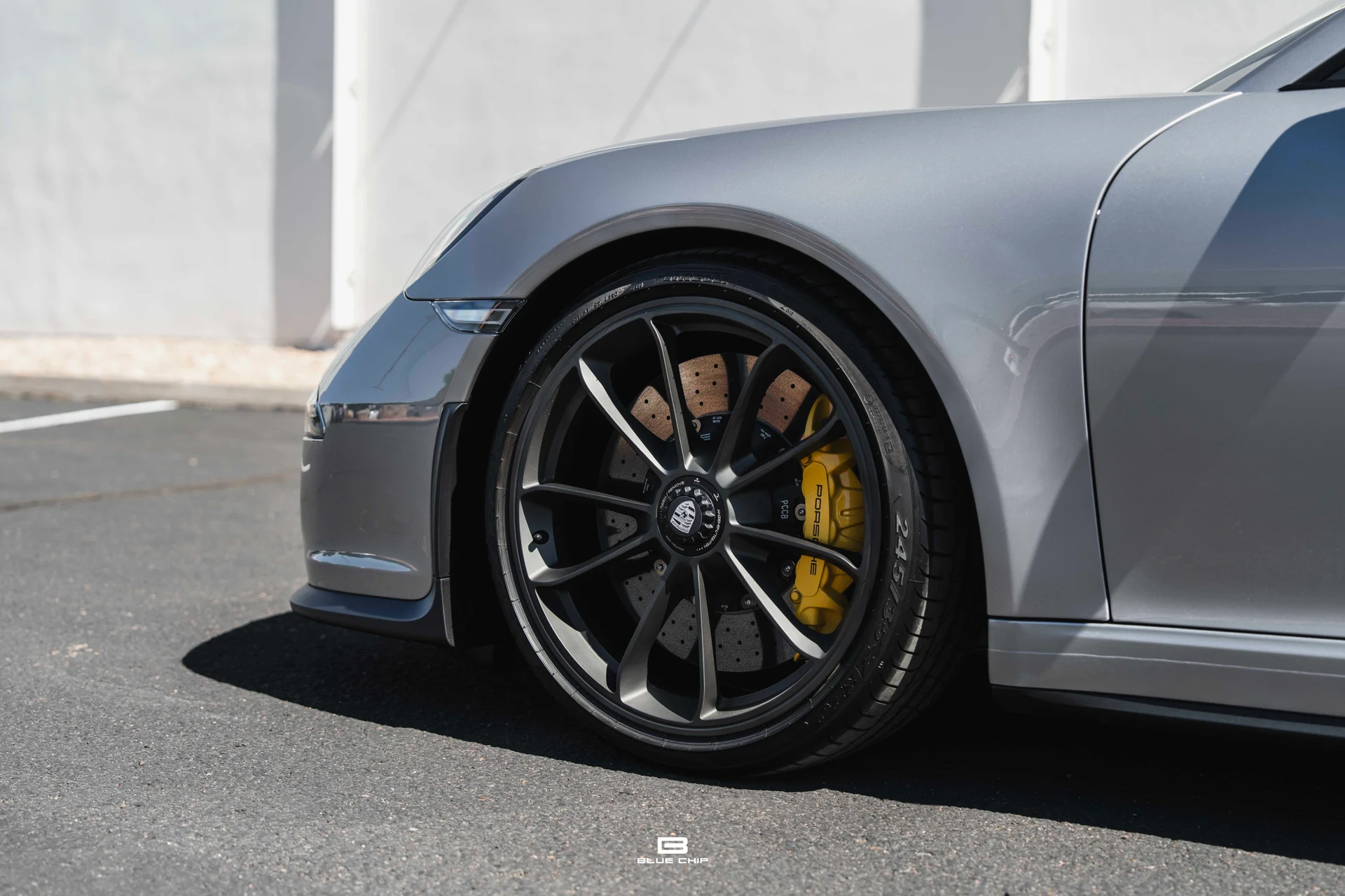 mph007_1704577300_6a2c87e2d803ee1e2fc3dff6_2016_Porsche_911_R_08_e428819df3