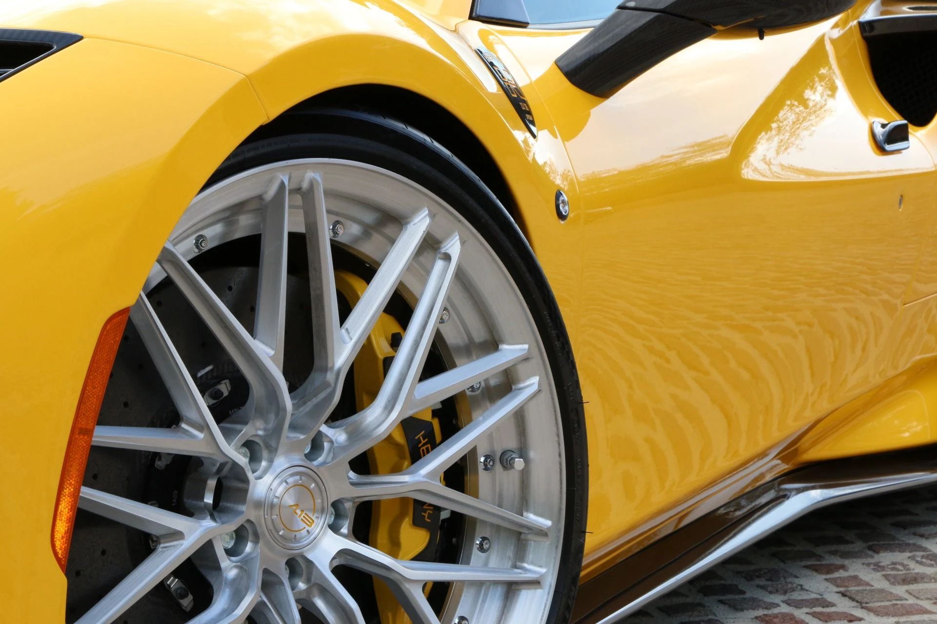 mph007_1713239854_Used_2021_Ferrari_F8_Spider_1759268236_f0b0a93856