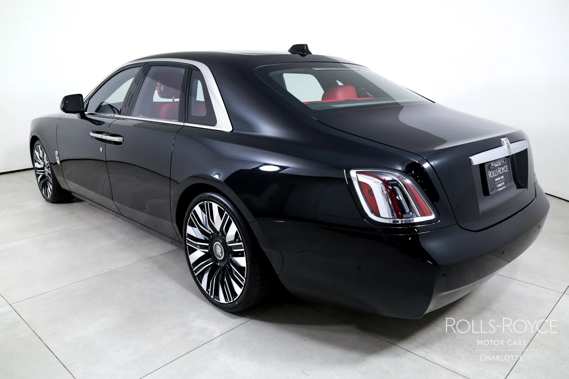 mph007_1736354994_Used_2025_Rolls_Royce_Ghost_1751386071_c7ec3a5503