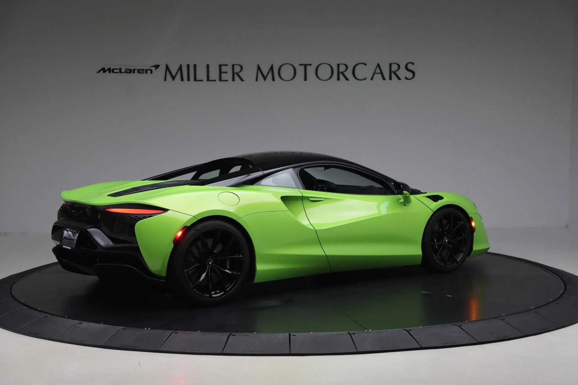 mph007_1736715953_Used_2023_Mc_Laren_Artura_Performance_3818dcf559