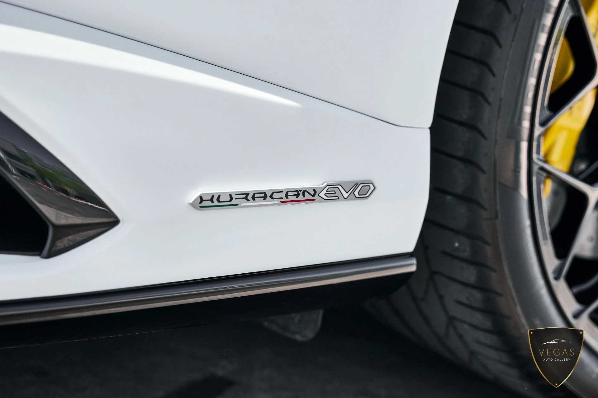 mph007_175218382_Used_2022_Lamborghini_Huracan_EVO_Base_1782344249_1a31628567