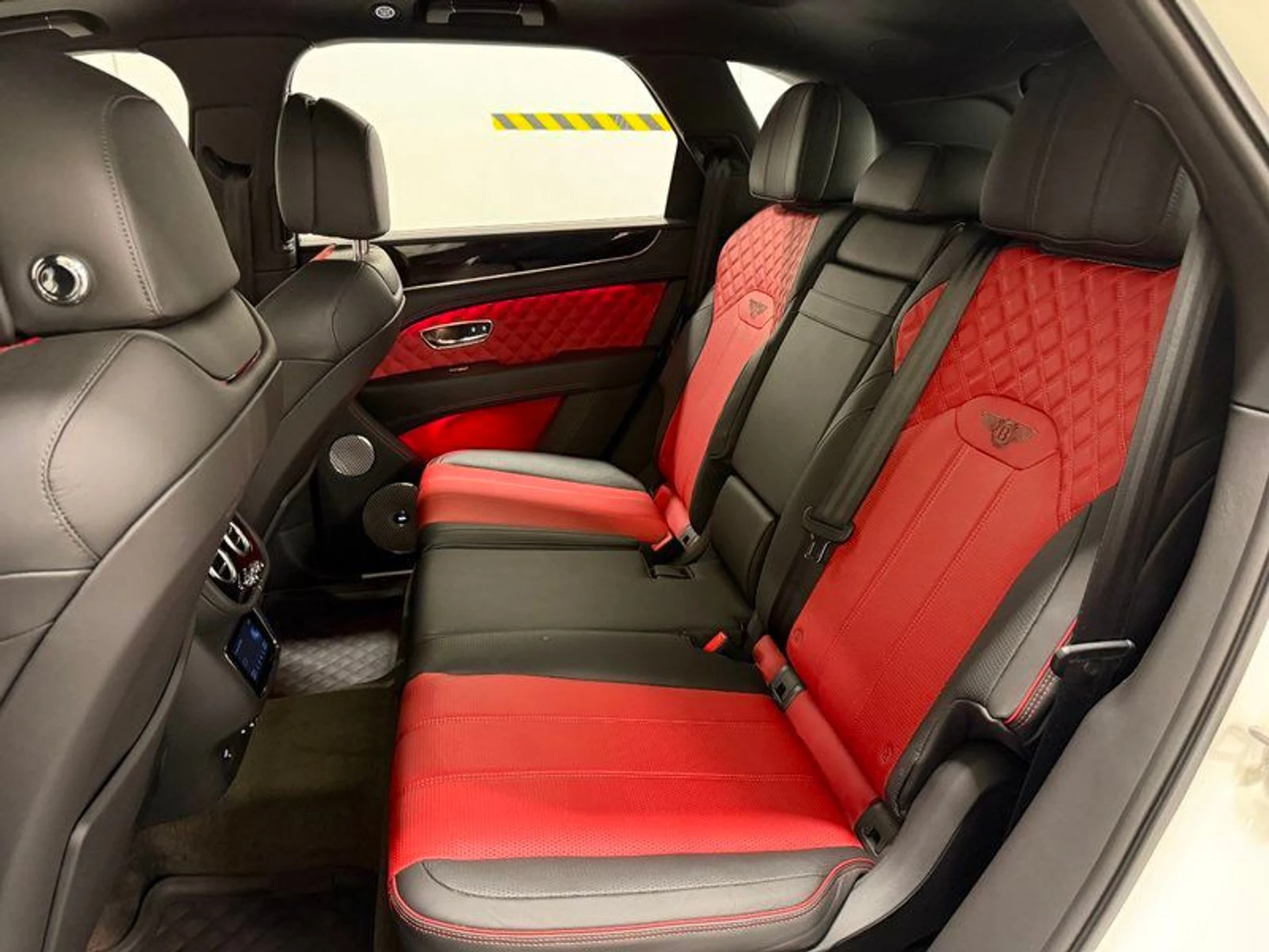 mph007_1753089877_38487560_03821_2021_bentley_bentayga_008_b822b80203
