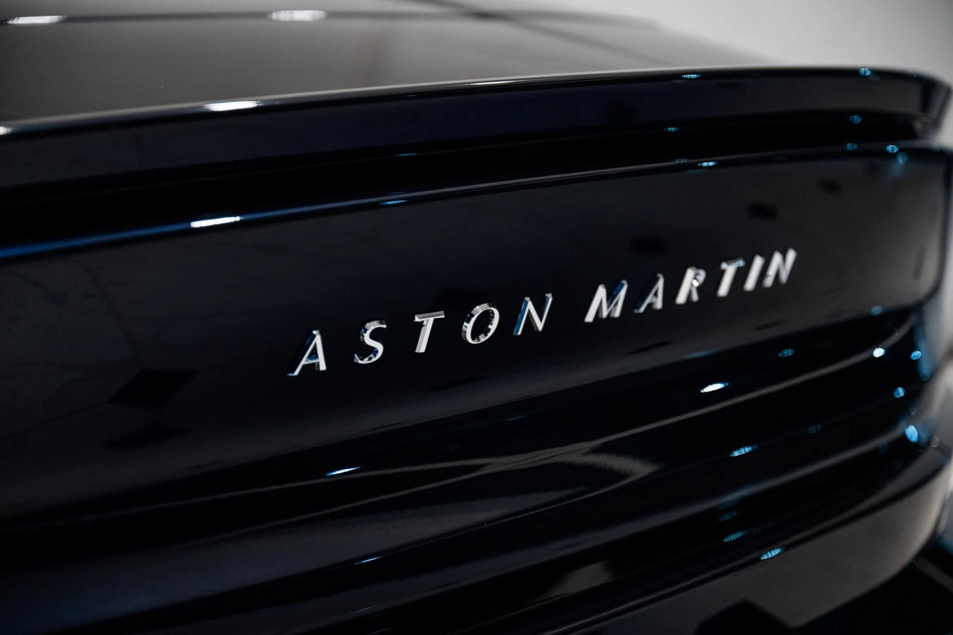 mph007_1753879472_New_2026_Aston_Martin_Vanquish_Volante_Thrillseeker_Edition_1_of_3_1768066424_11138bac36