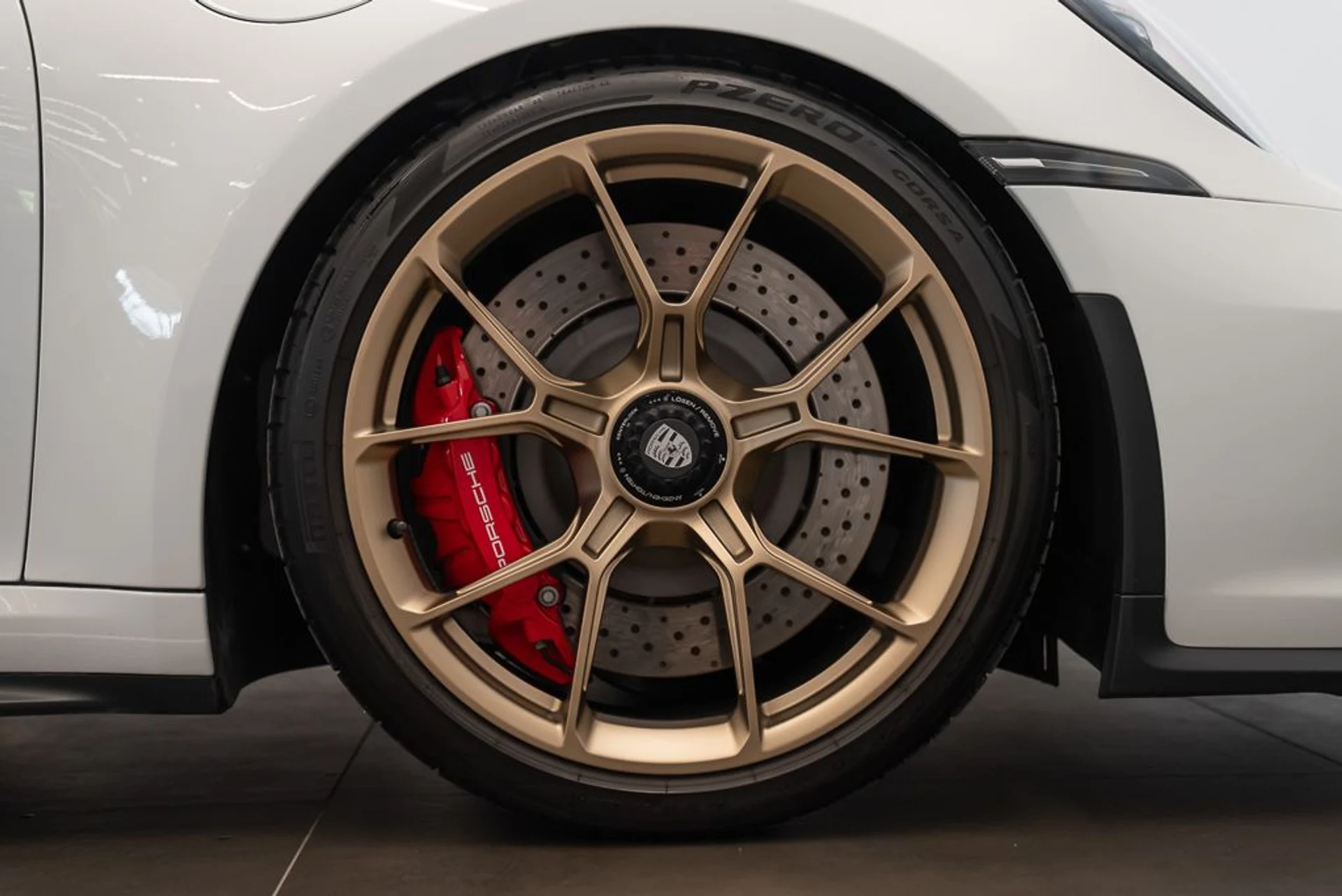 mph007_1756007753_porsche_911_2024_4a72fa7eb2