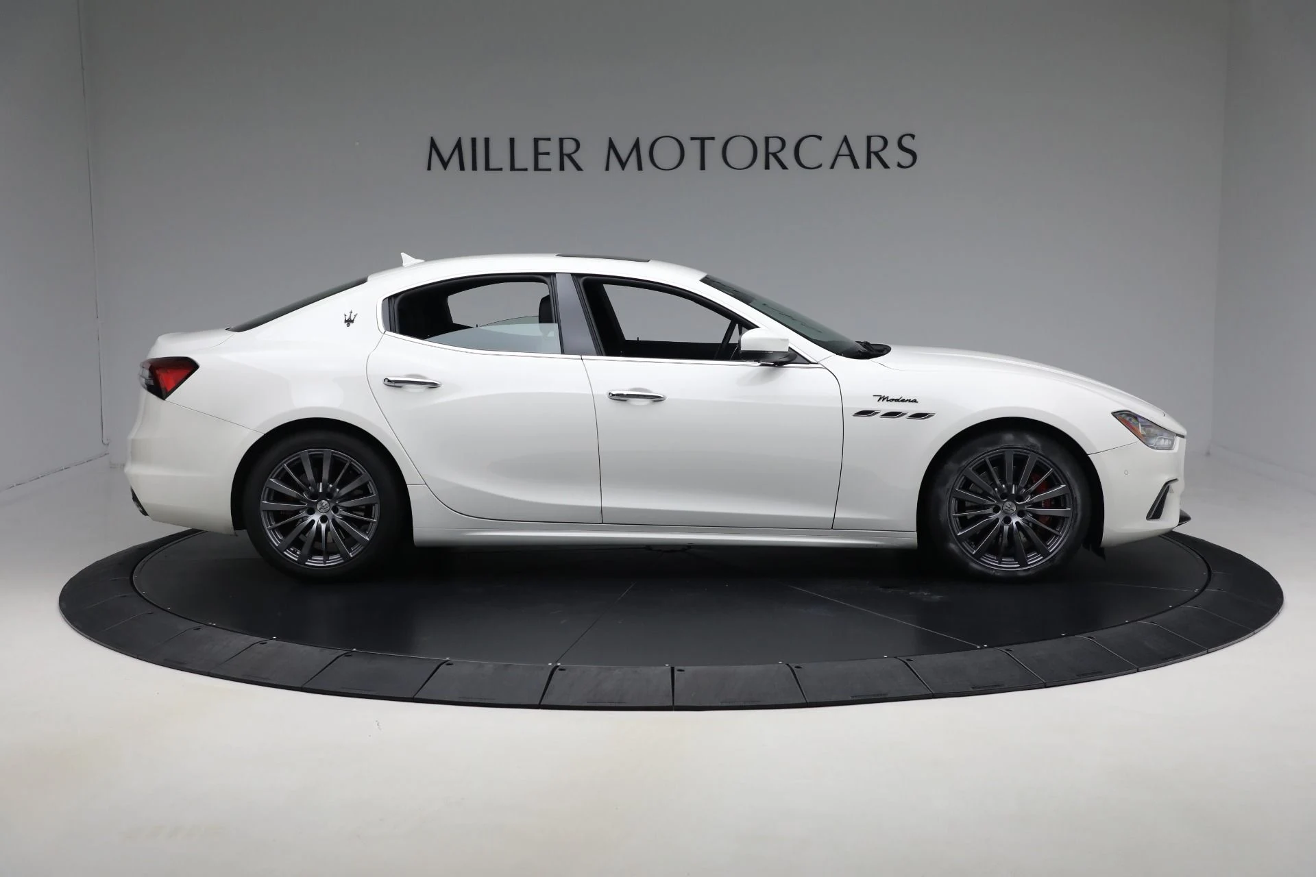 mph007_1760365561_Used_2022_Maserati_Ghibli_Modena_Q4_d3632f159d