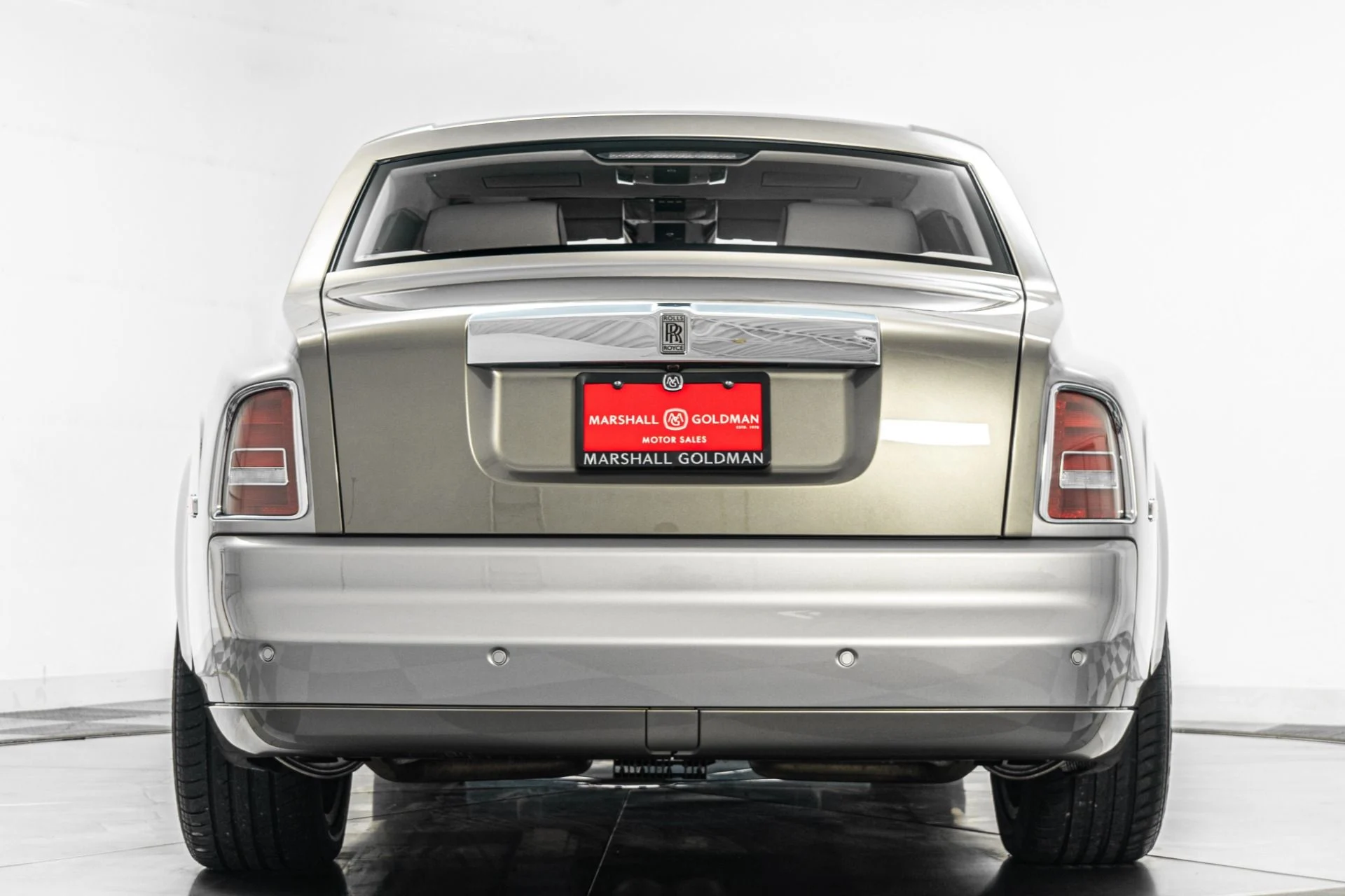 mph007_1782951824_Used_2007_Rolls_Royce_Phantom_Two_Tone_Exterior_and_Interior_Chromed_Wheels_1782334657_19464d7525