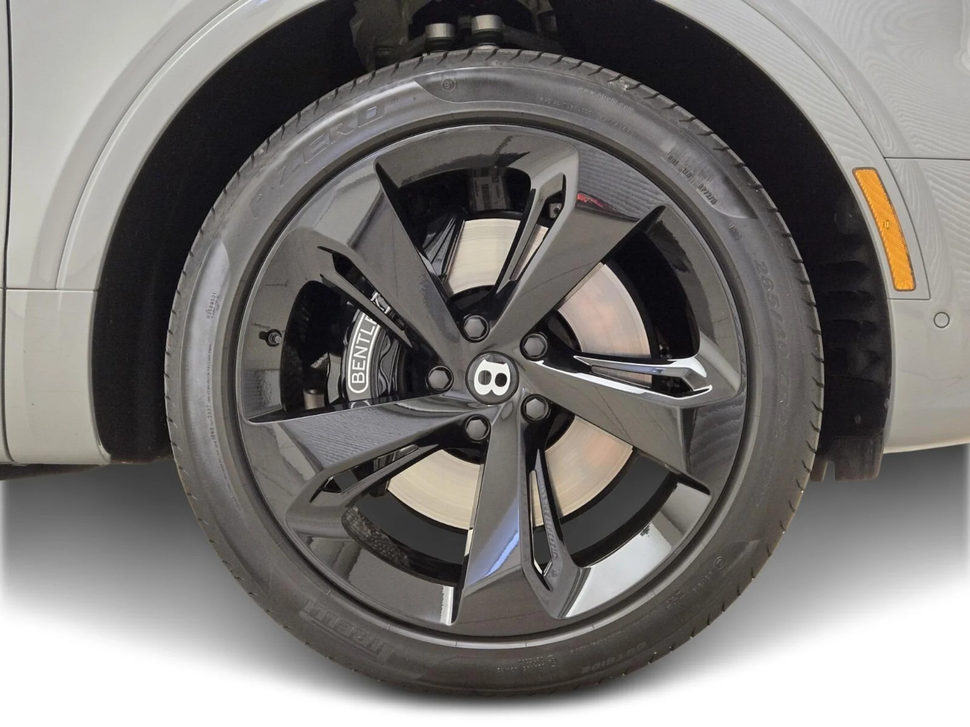 mph007_1793962313_Used_2025_Bentley_Bentayga_V8_1755588397_45c40c1ef9