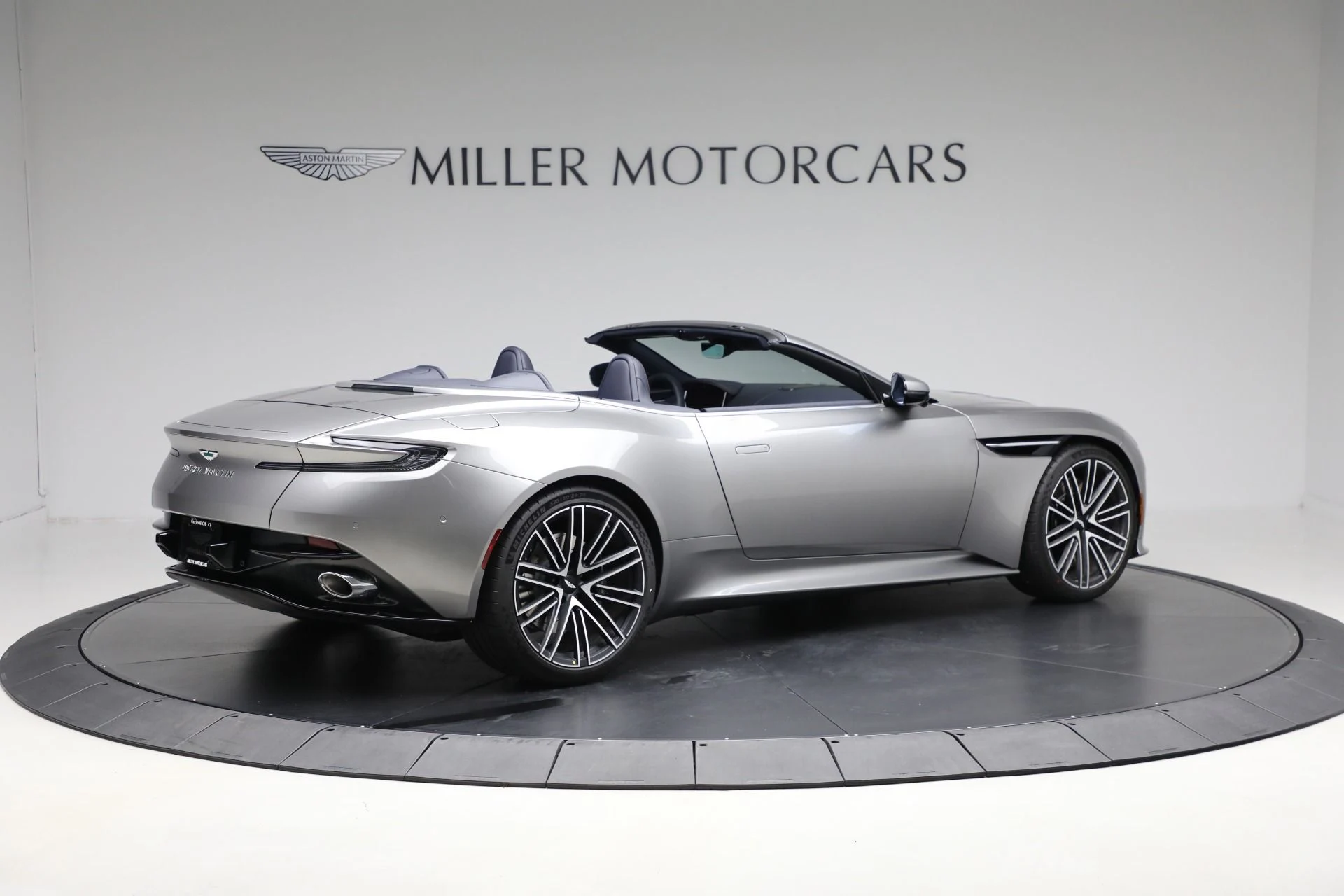 mph007_1804888485_New_2025_Aston_Martin_DB_12_Volante_dacd23e5af