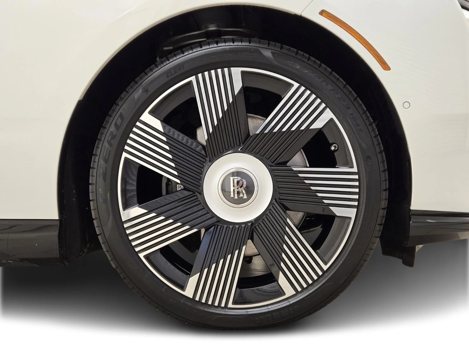 mph007_1807646430_Used_2024_Rolls_Royce_Spectre_1761122012_5769bd37e6