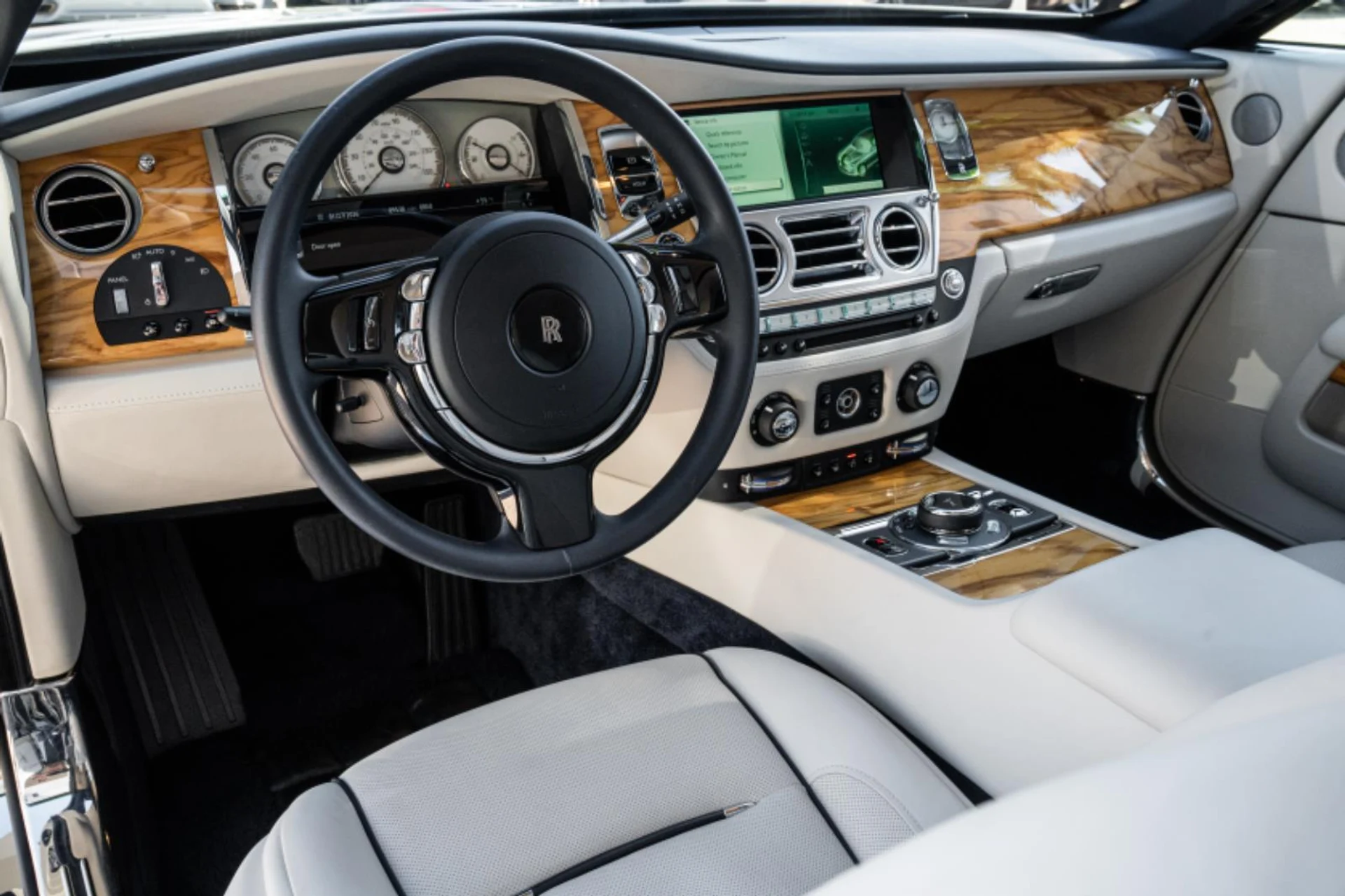 mph007_1808134139_Used_2016_Rolls_Royce_Dawn_2dr_Convertible_1769595362_93d855e71f