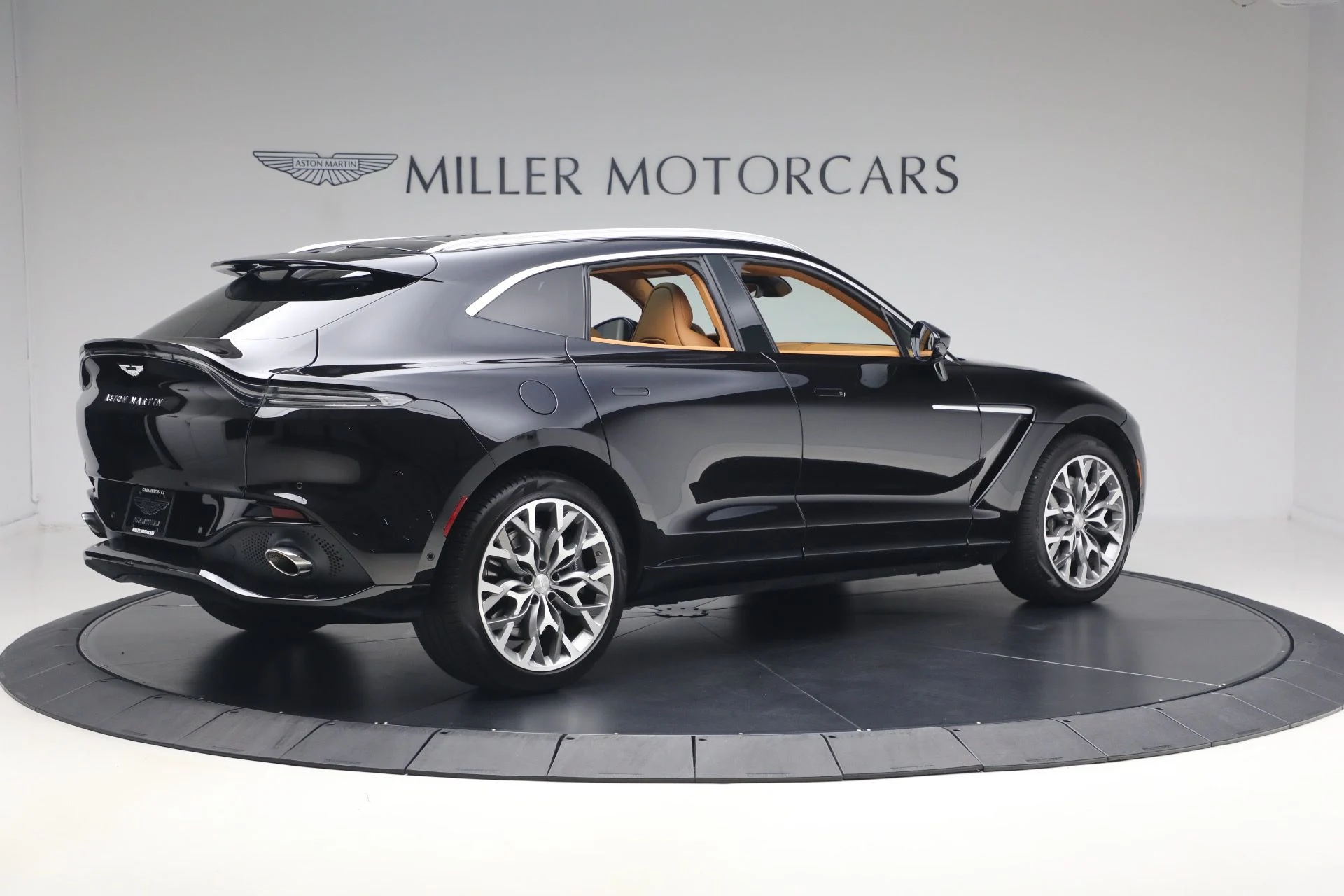 mph007_181478288_Used_2021_Aston_Martin_DBX_1784989752_90711bdd88