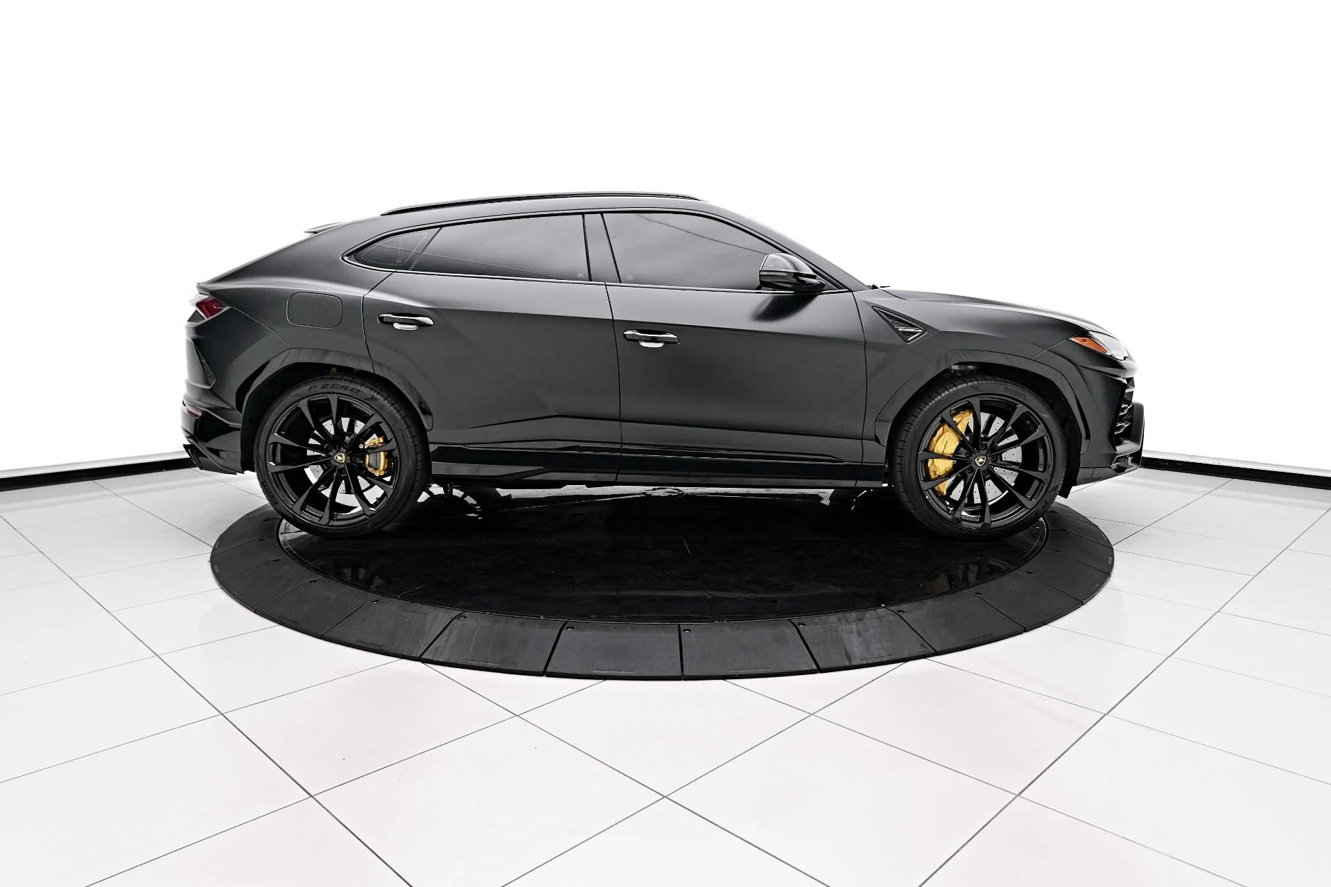 mph007_1840146208_Used_2022_Lamborghini_Urus_1714440387_b80865719b