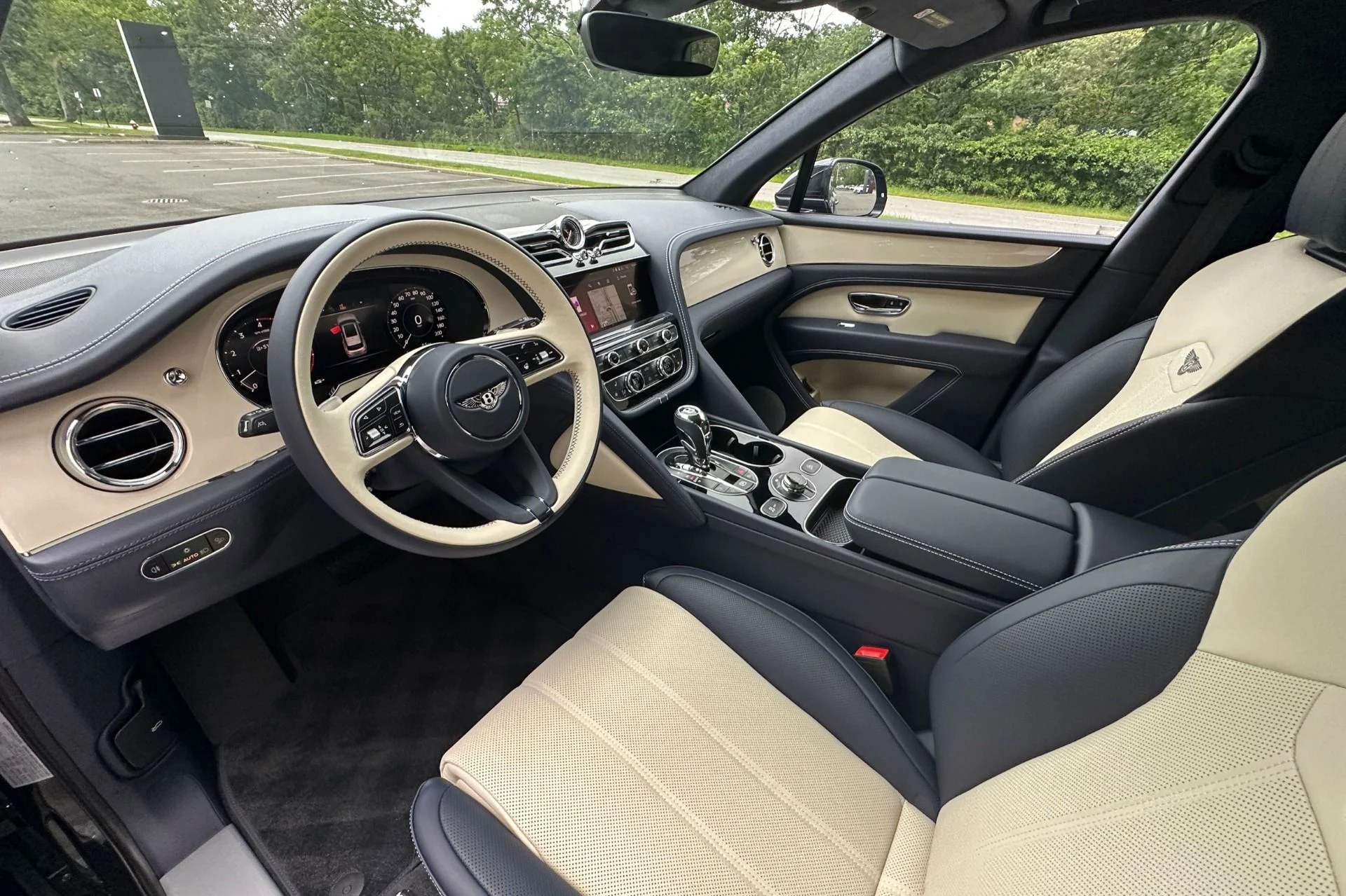 mph007_184278782_New_2026_Bentley_Bentayga_V8_1784720366_6d481ae9c4