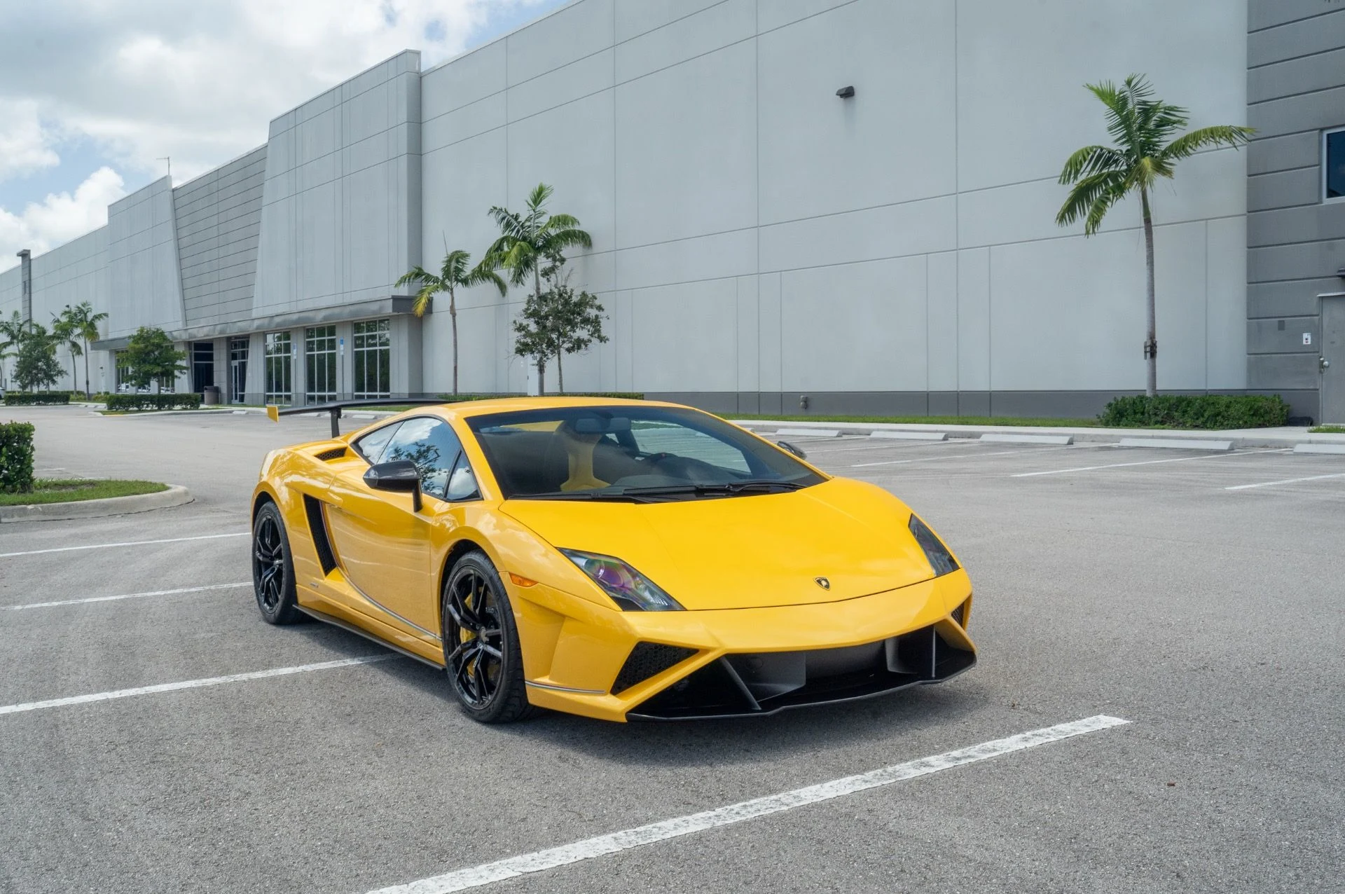 mph007_1844492628_Used_2014_Lamborghini_Gallardo_LP_570_4_Squadra_Corse_1755030125_9278737b8f