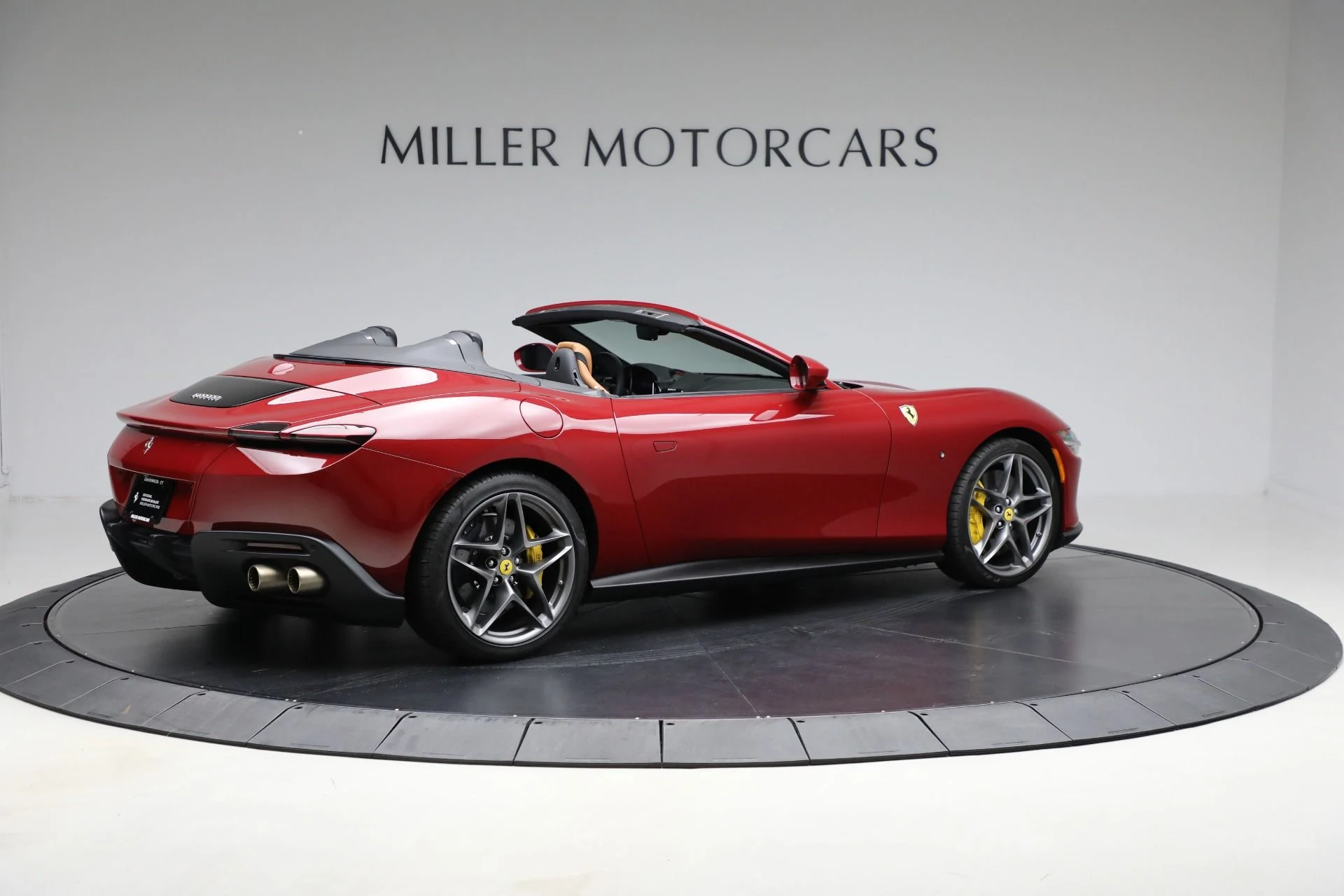 mph007_1848900107_Used_2024_Ferrari_Roma_Spider_54511b3b81