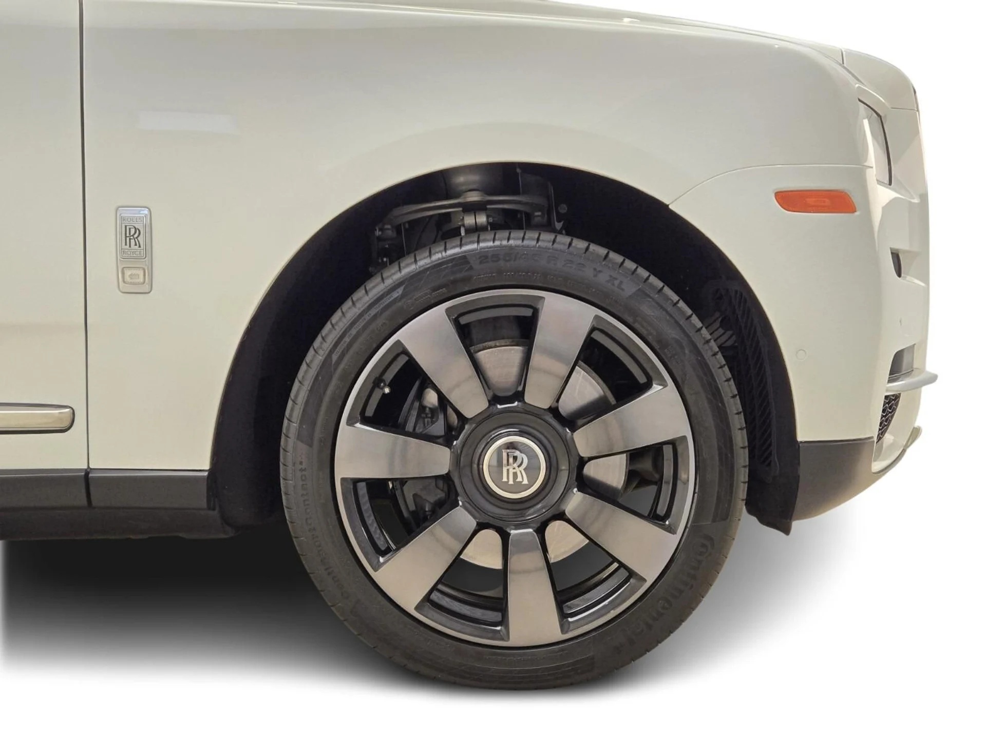 mph007_1851863351_Used_2019_Rolls_Royce_Cullinan_1762329159_e2c425b3c4