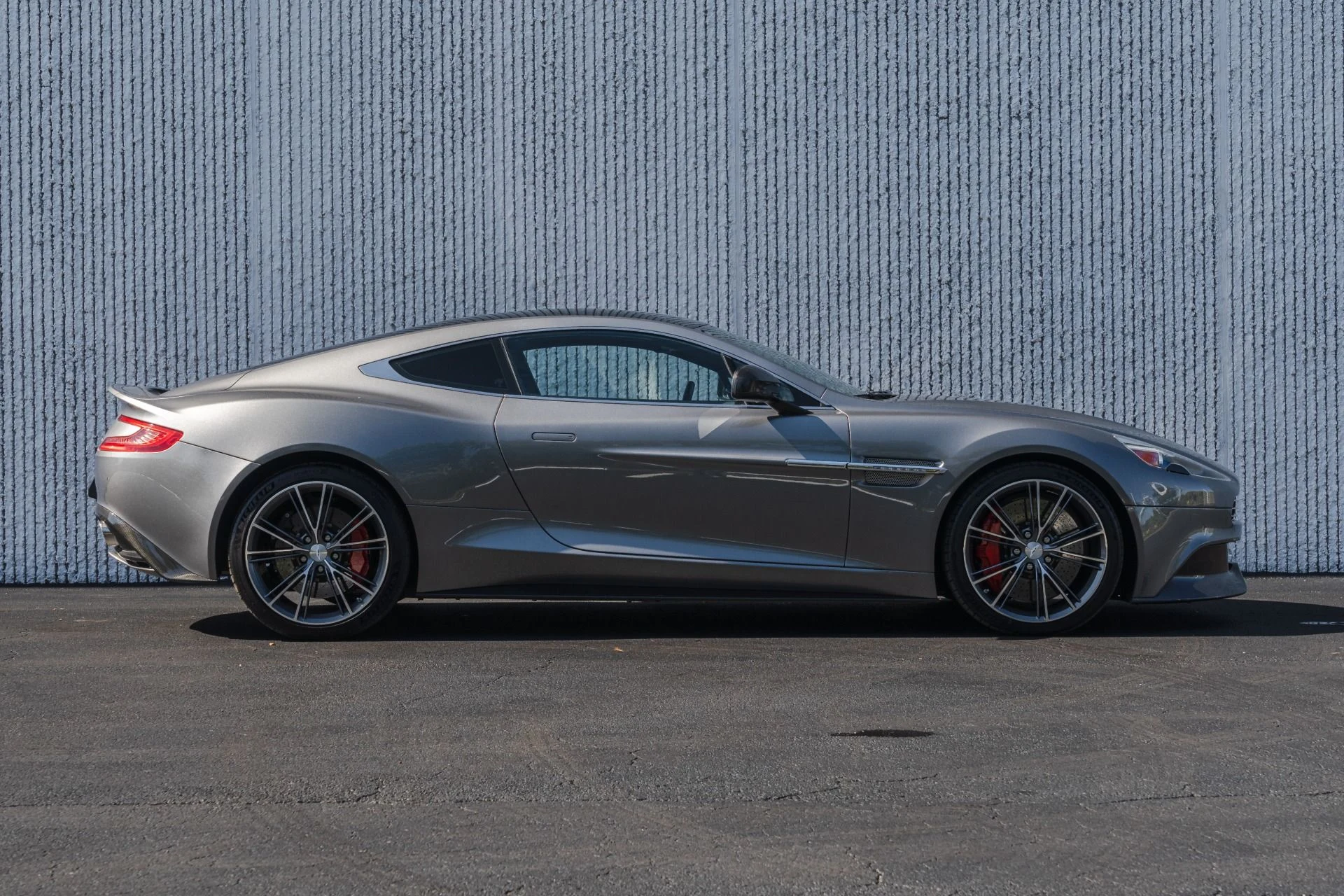 mph007_1854285801_Used_2014_Aston_Martin_Vanquish_w_Quilted_Stitching_Carbon_Interior_Carbon_Exterior_1757455355_2730cb5908