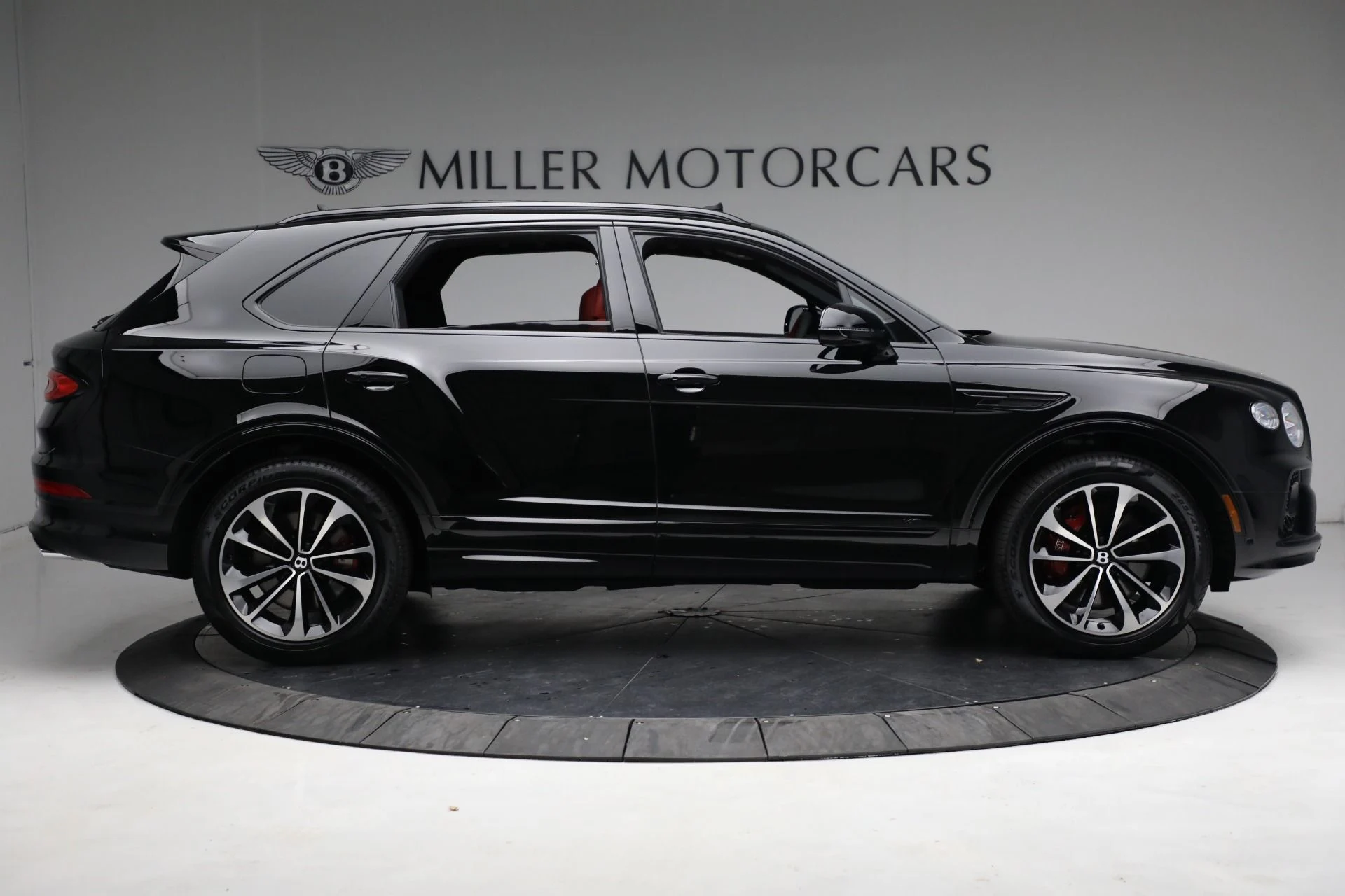 mph007_1854925333_Used_2022_Bentley_Bentayga_V8_1772749614_0e8515708f