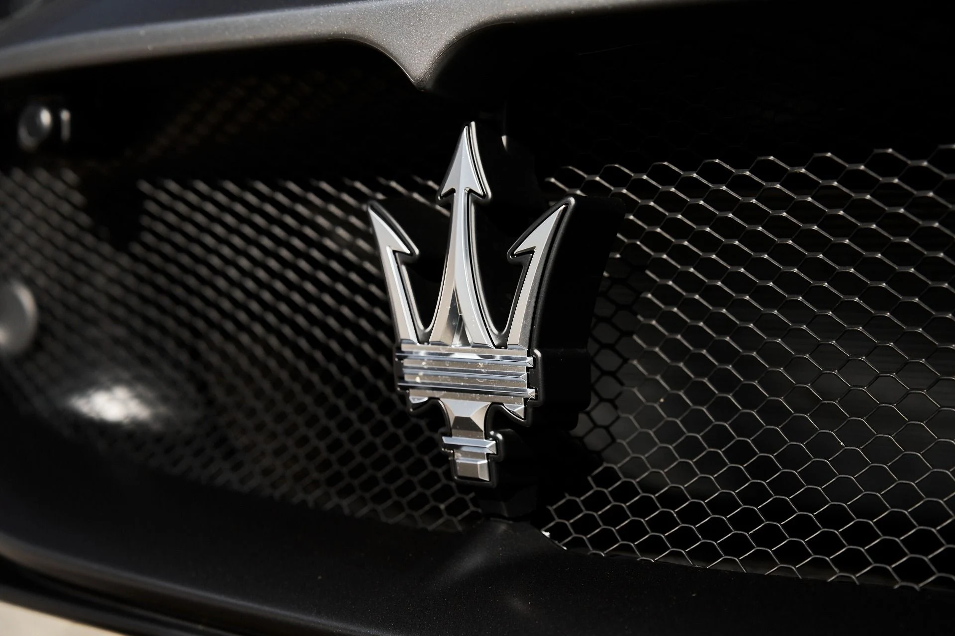 mph007_1855683849_Used_2023_Maserati_MC_20_Cielo_1761946854_07f1a4c89f