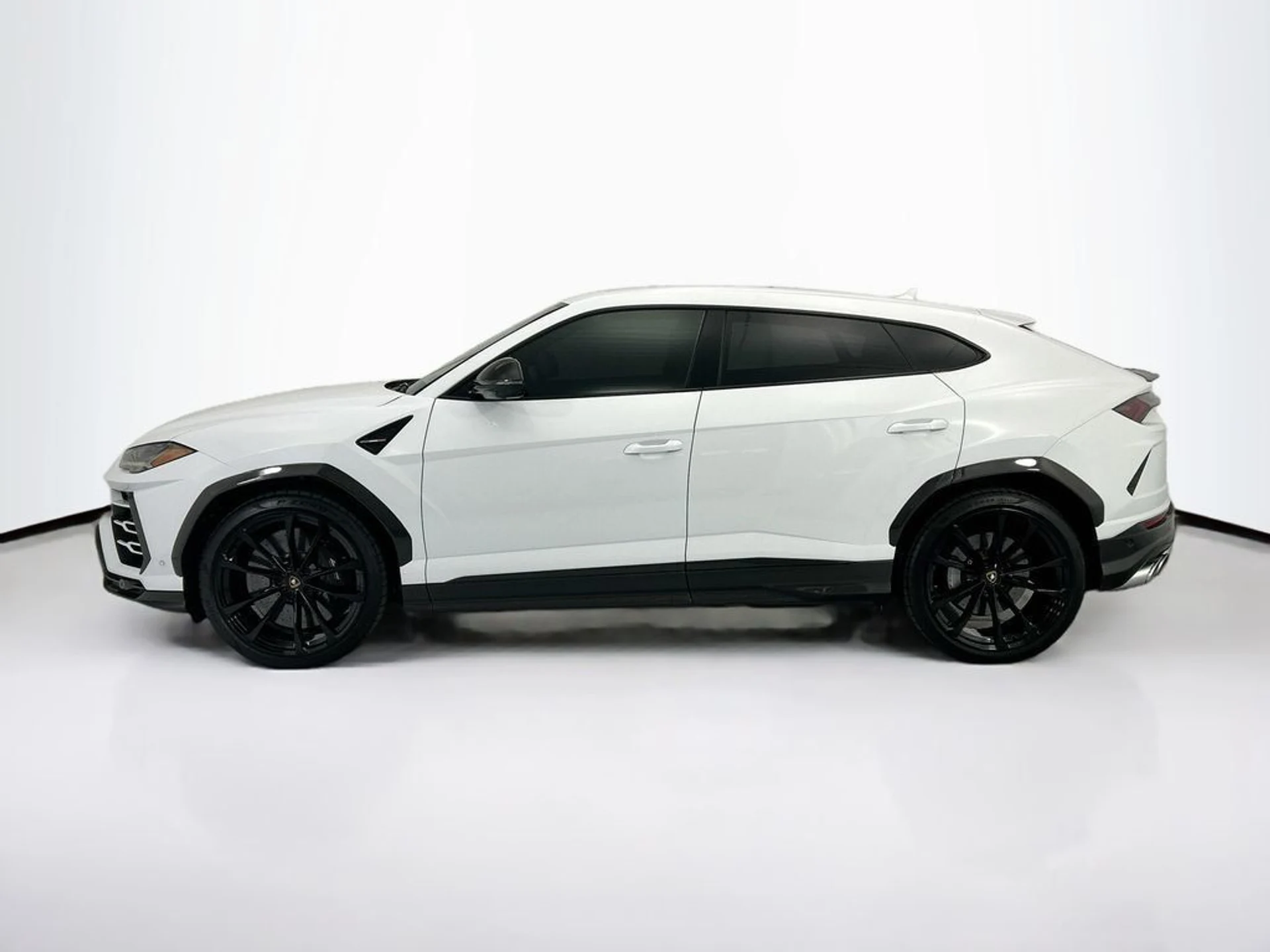mph007_1880997283_used_2020_lamborghini_urus_awd_8119_23020577_8_1024_d66c2dfde3