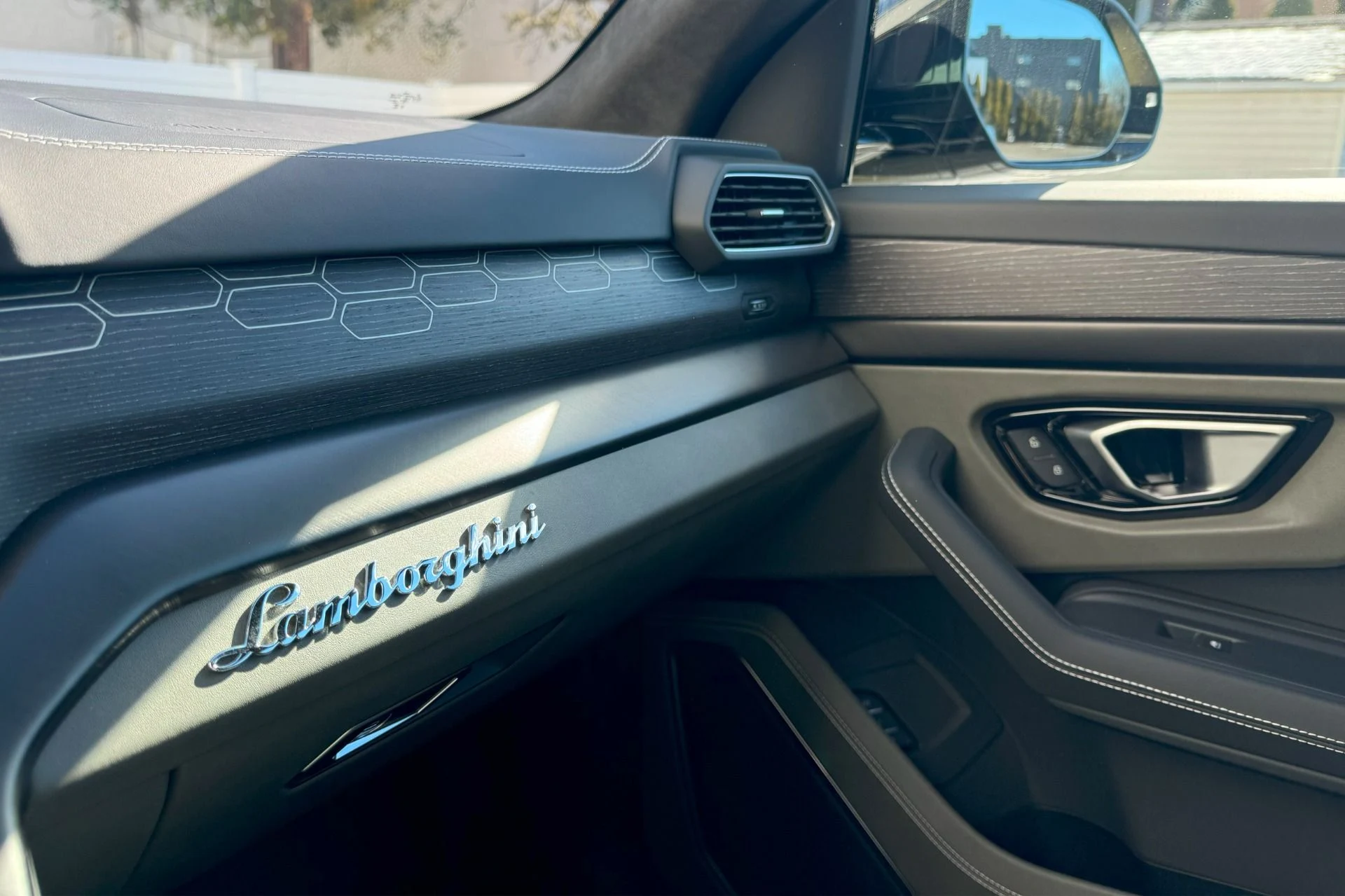 mph007_1886170923_Used_2024_Lamborghini_Urus_S_1738172756_75cb61adc8