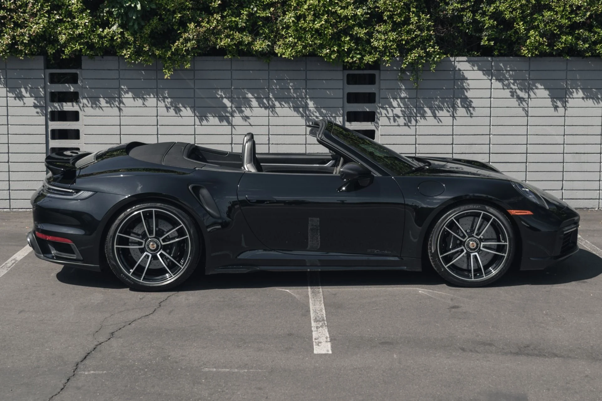 mph007_1889030158_Used_2021_Porsche_911_Turbo_S_1758742195_865fa5d7ab