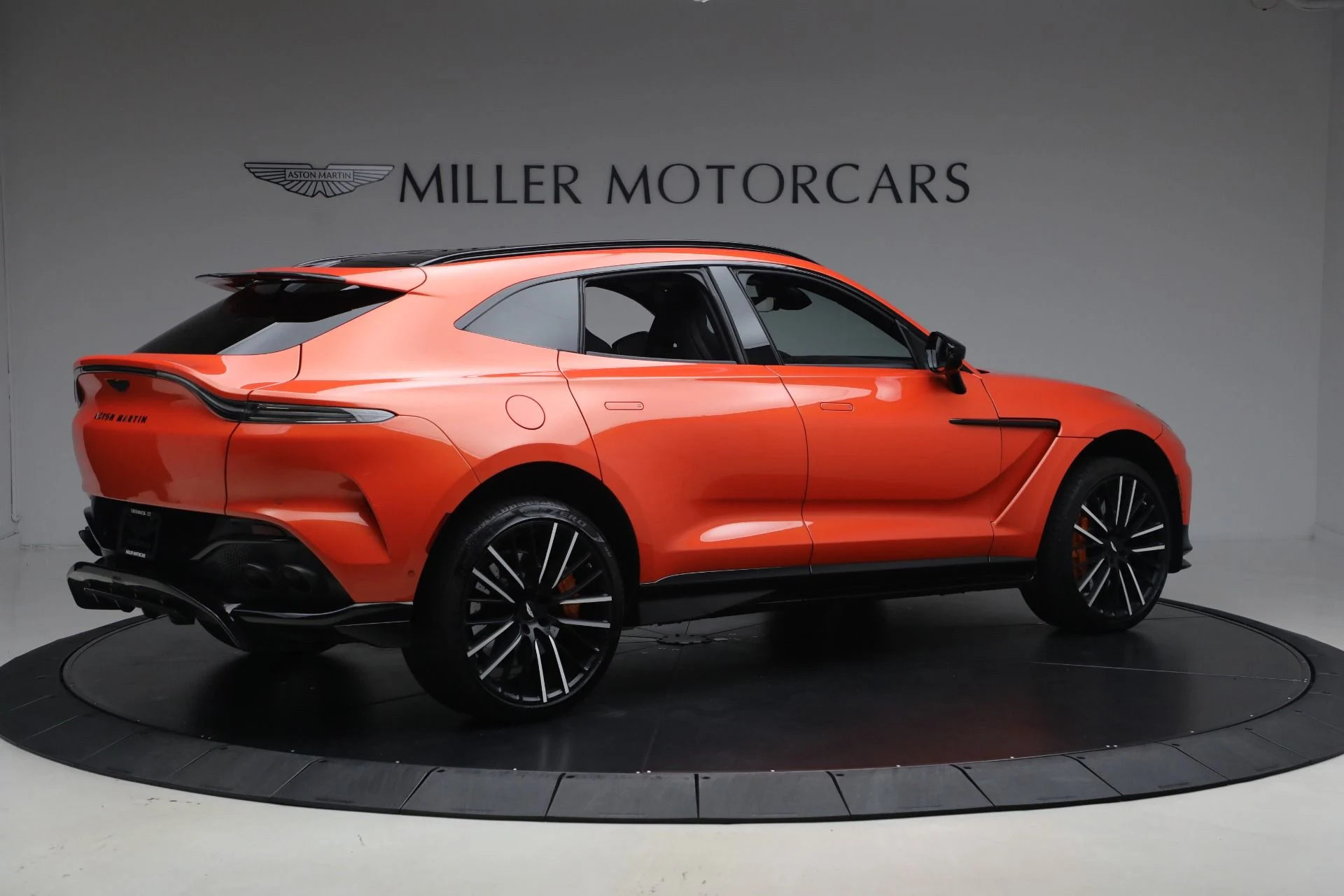 mph007_1898130316_Used_2023_Aston_Martin_DBX_707_1764179336_695c44c1b9