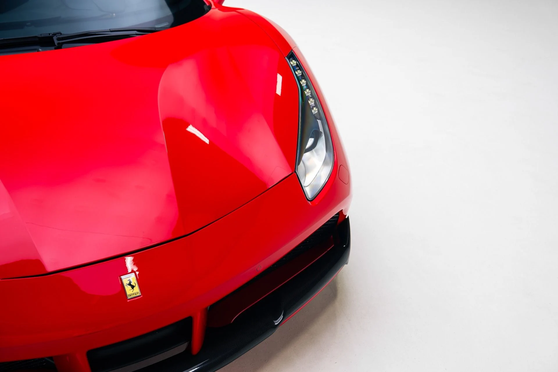 mph007_1901600971_Used_2018_Ferrari_488_GTB_1767046260_889359fedc