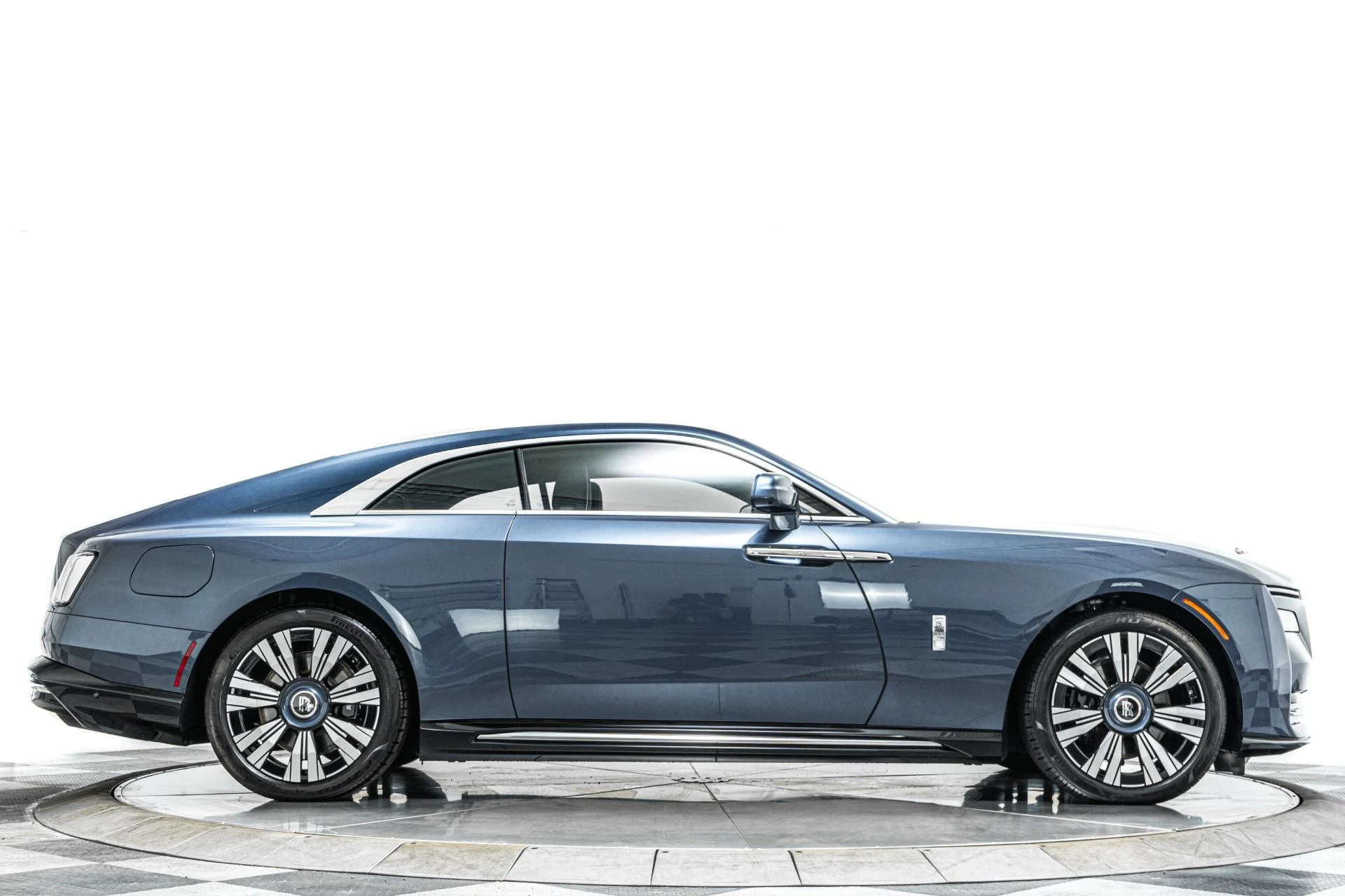 mph007_1907283806_Used_2025_Rolls_Royce_Spectre_1787262517_f2a635ab16