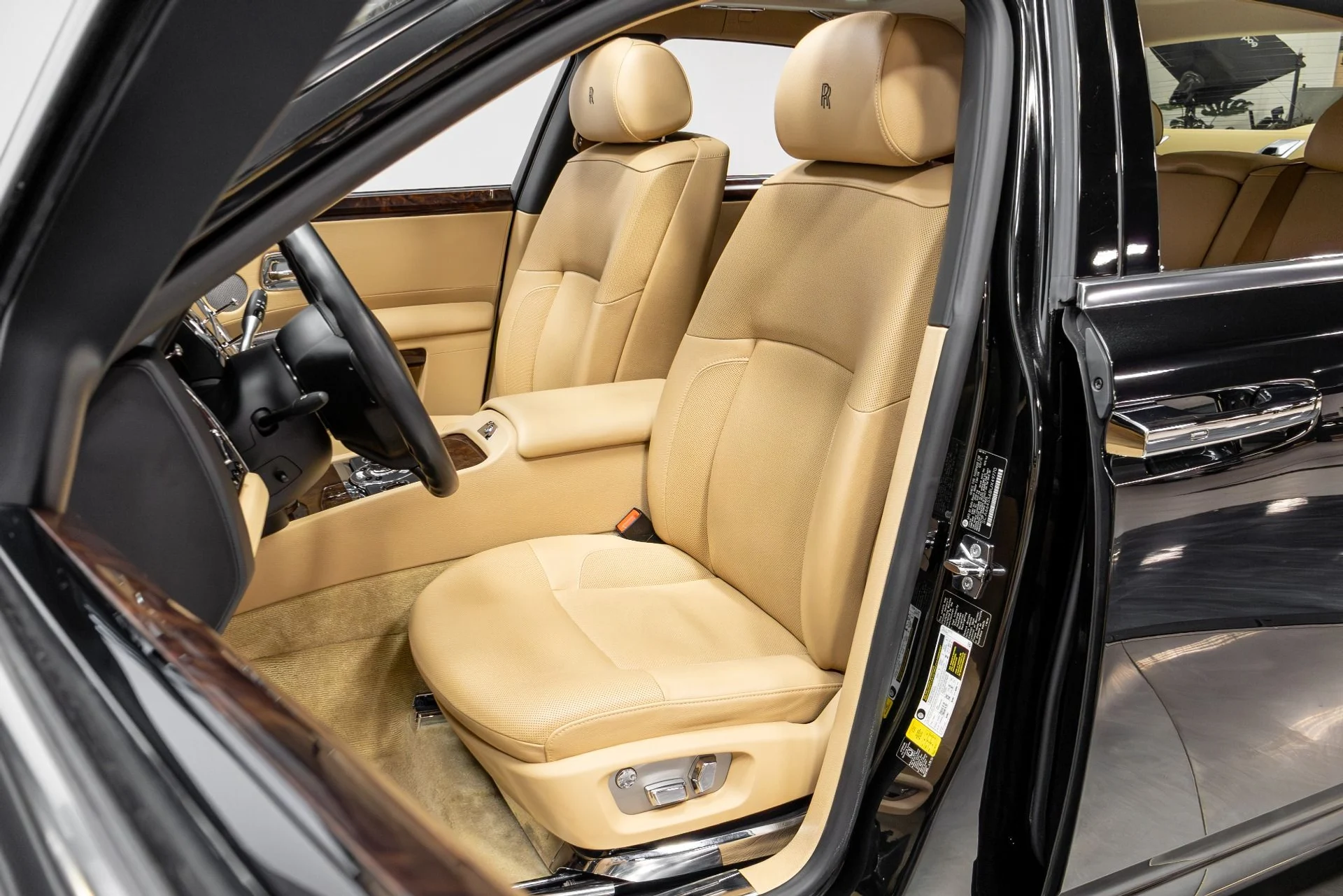 mph007_190864460_Used_2011_Rolls_Royce_Ghost_1771348774_ceb3329494