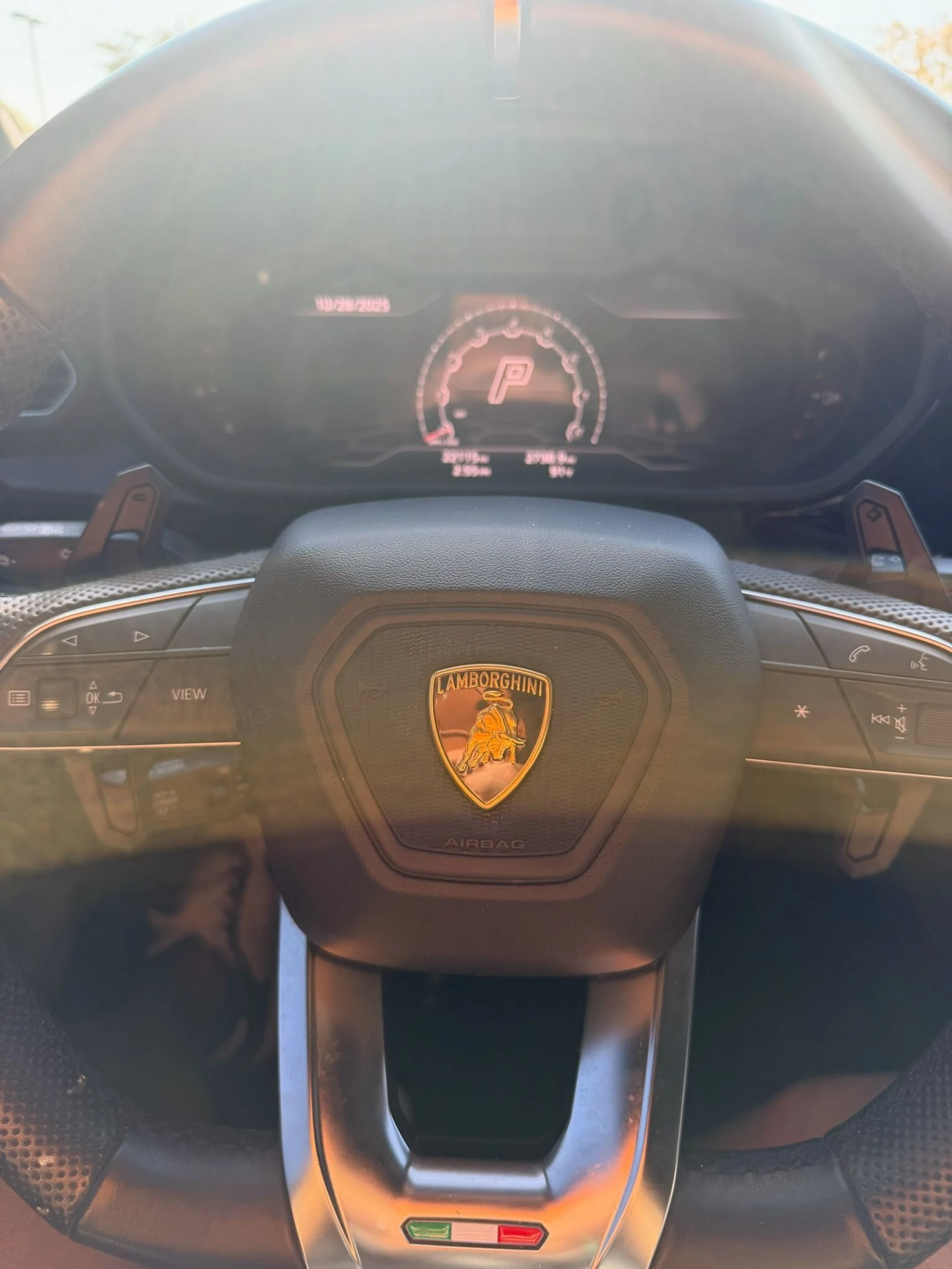 mph007_1926714160_Used_2022_Lamborghini_Urus_1762196939_2b5adcfa0f