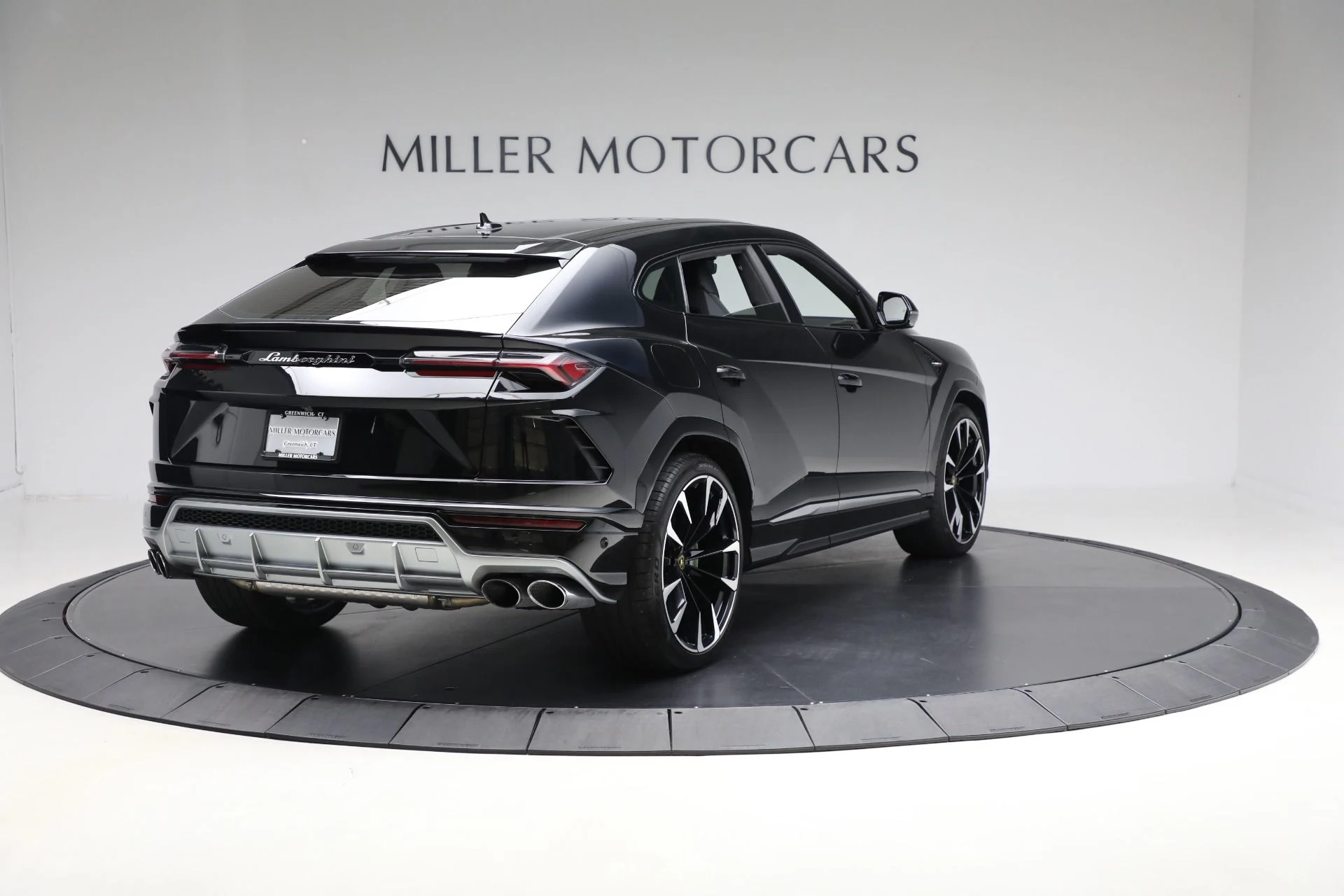 mph007_1938017879_Used_2022_Lamborghini_Urus_1761597990_ac5b98bc87