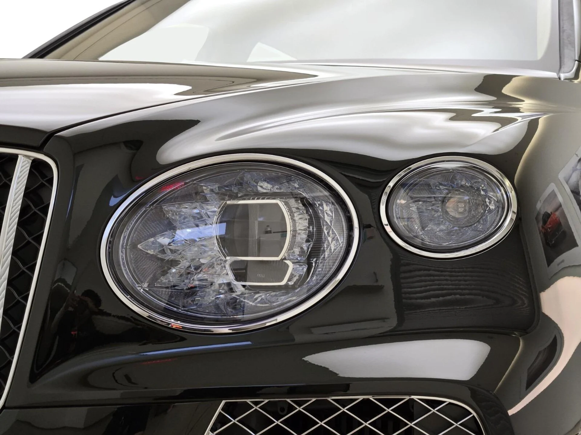 mph007_1958332192_Used_2024_Bentley_Bentayga_V8_1743763185_0d86fd70bc