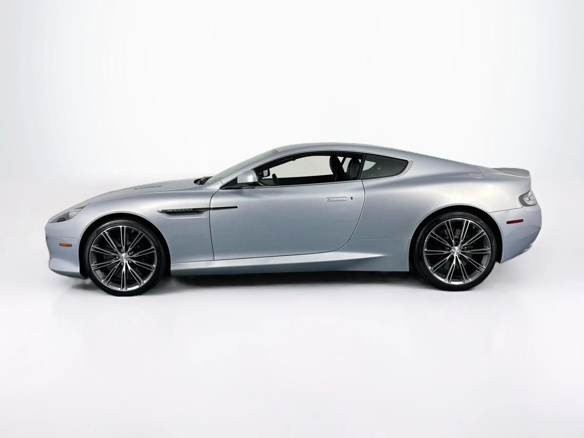 mph007_1966394289_Used_2014_Aston_Martin_DB_9_1791837285_dc6432bbdd