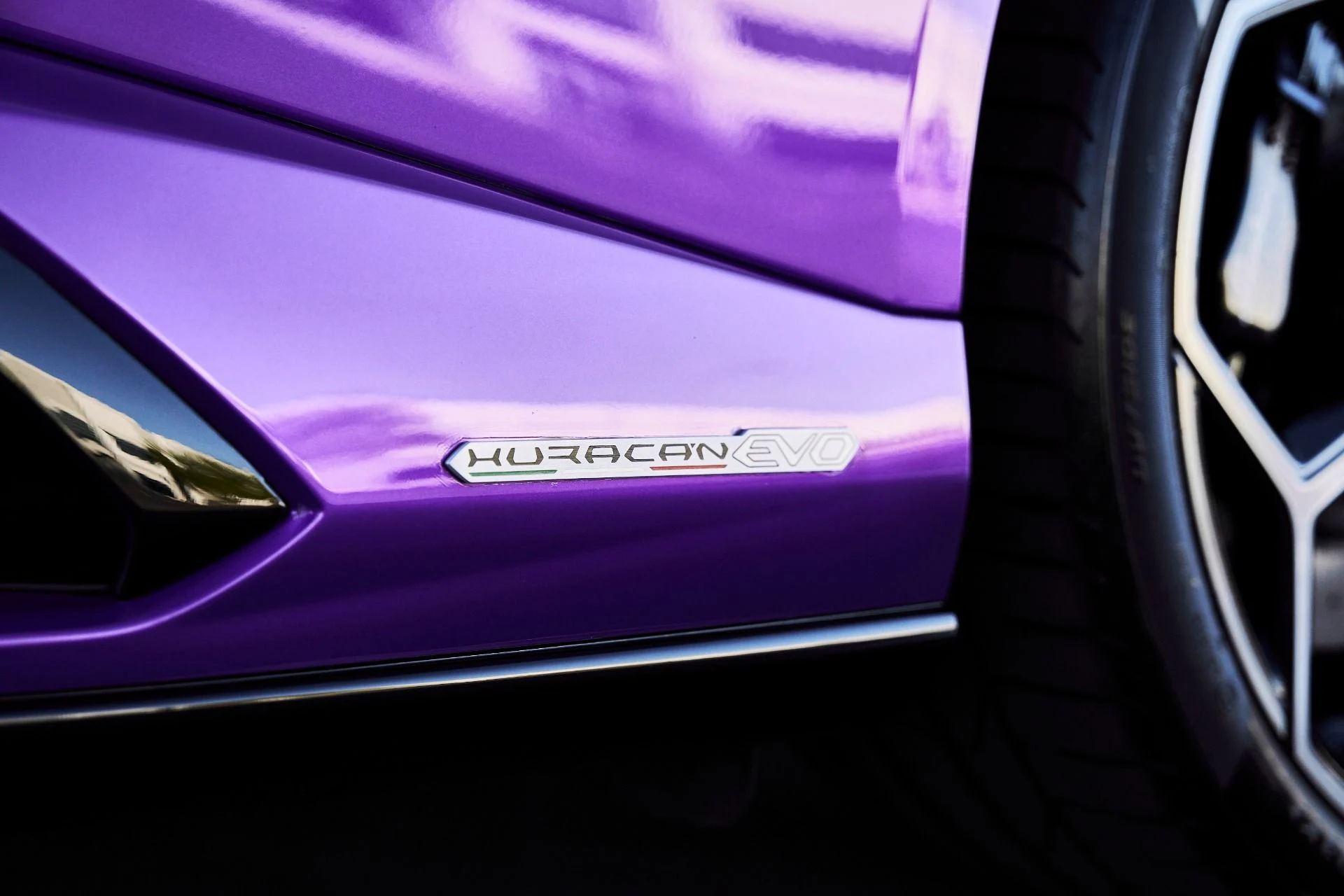 mph007_1970626999_Used_2024_Lamborghini_Huracan_EVO_Base_1774744488_82b98d67a1