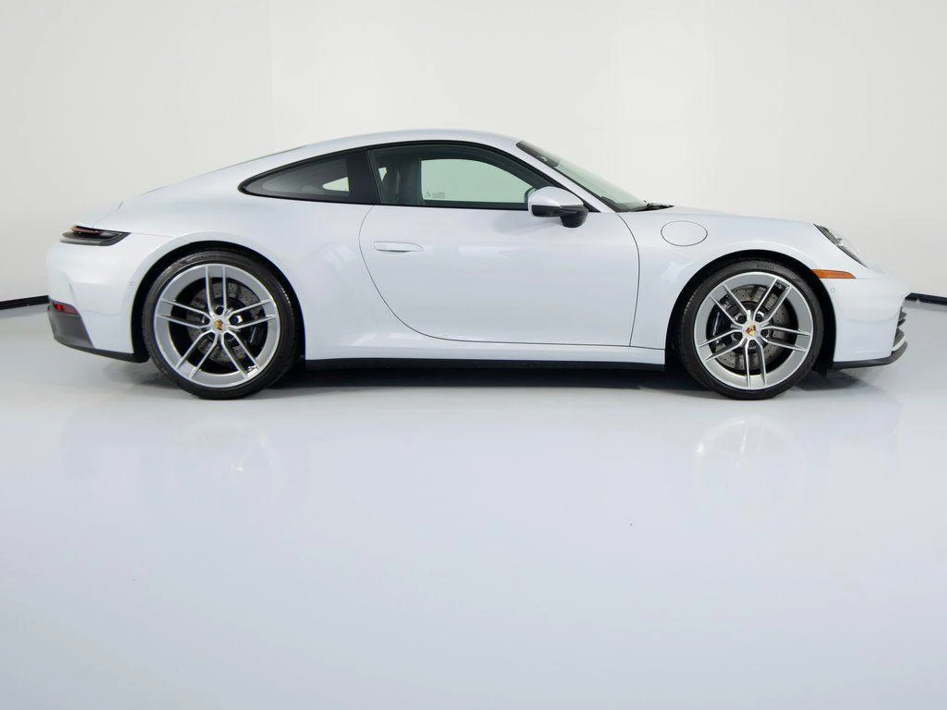 mph007_1994549379_g_NM_4v17_YNG_2_C_Fug_M9azzua_Ak98c_314e7a4ce0