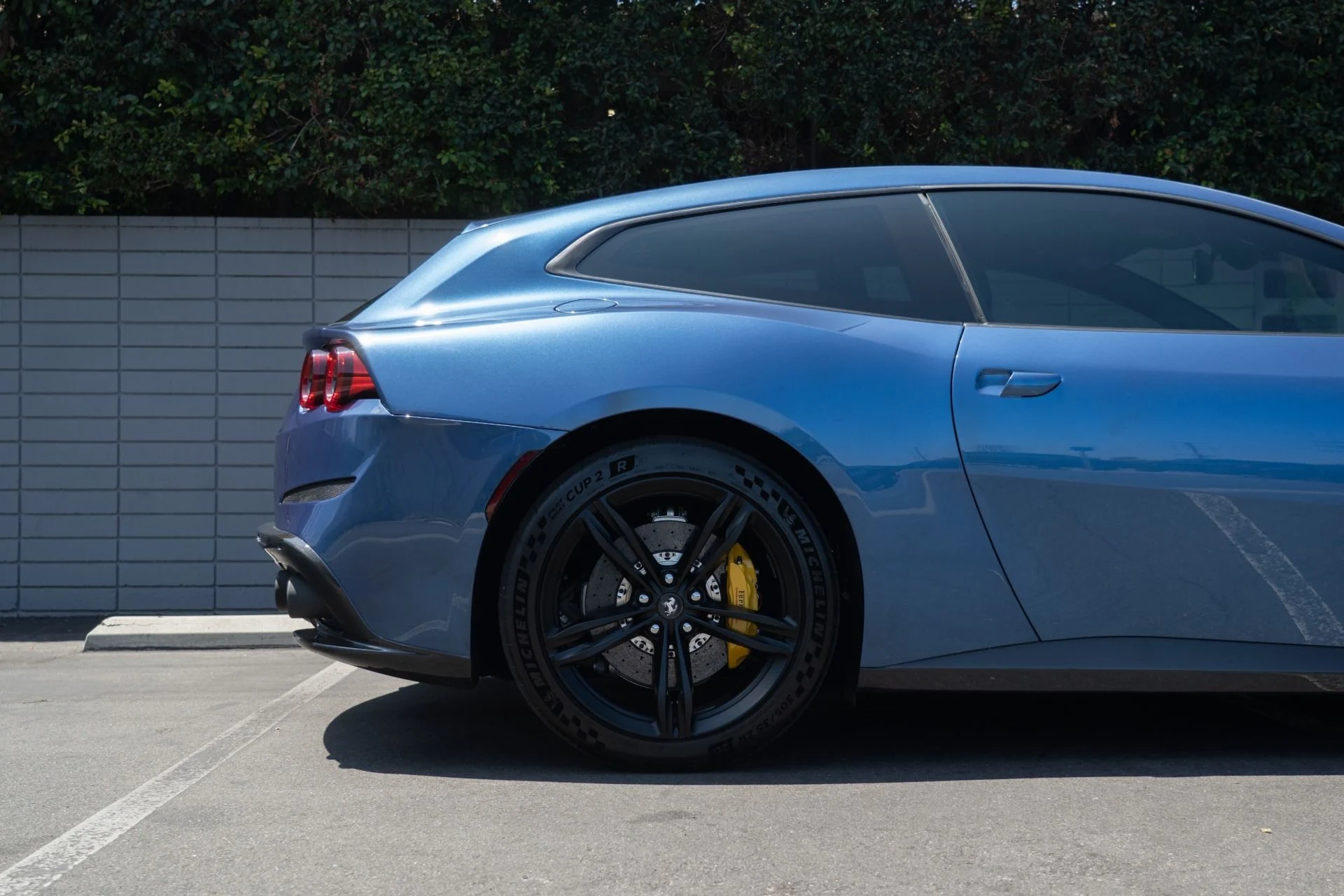 mph007_2001364058_Used_2017_Ferrari_GTC_4_Lusso_1755302053_c36434670e