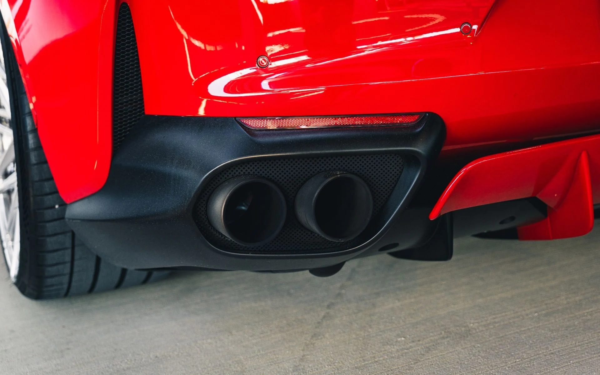 mph007_2012438261_Used_2019_Ferrari_812_Superfast_1793059055_8171eec36b